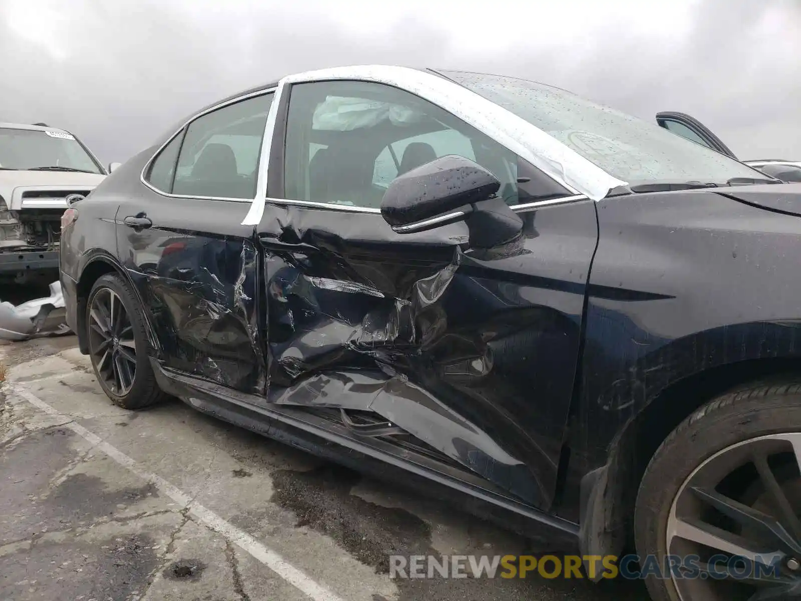 9 Photograph of a damaged car 4T1B61HK8KU822992 TOYOTA CAMRY 2019