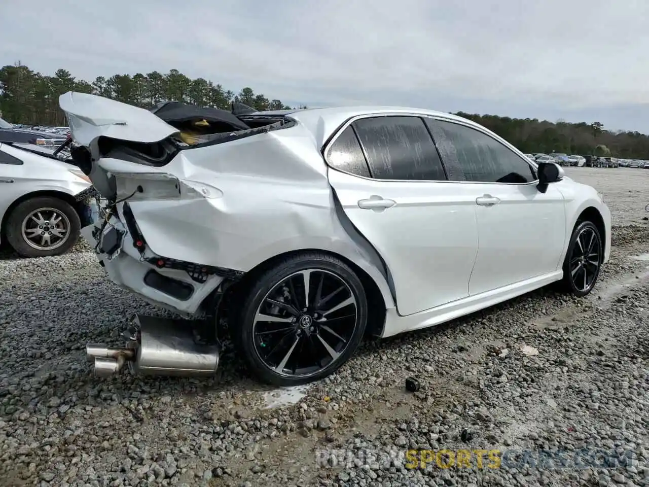 3 Photograph of a damaged car 4T1B61HK8KU831420 TOYOTA CAMRY 2019