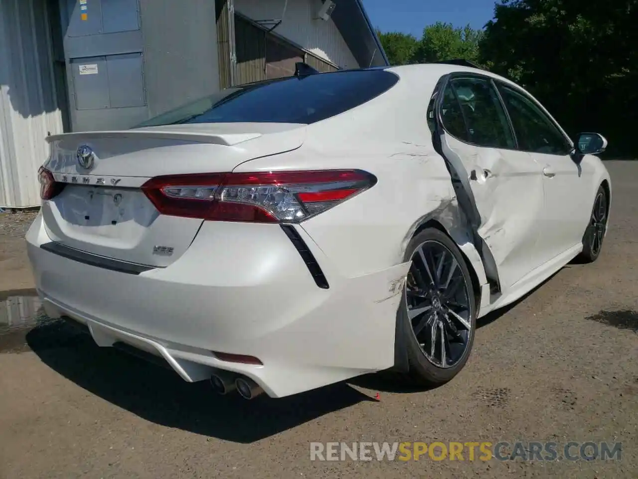 4 Photograph of a damaged car 4T1B61HK8KU834656 TOYOTA CAMRY 2019