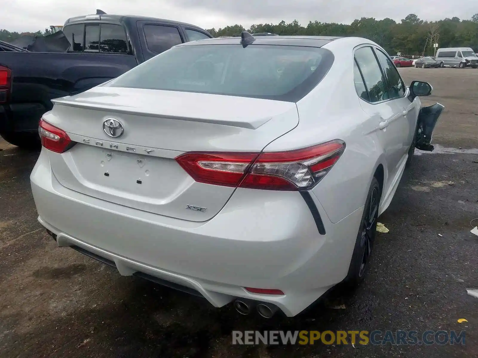 4 Photograph of a damaged car 4T1B61HK8KU849769 TOYOTA CAMRY 2019