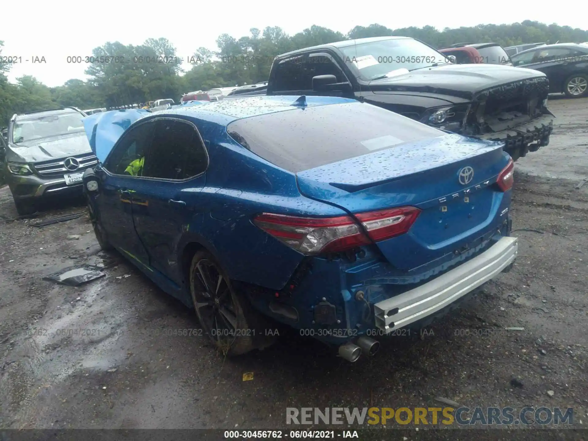 3 Photograph of a damaged car 4T1B61HK9KU160663 TOYOTA CAMRY 2019