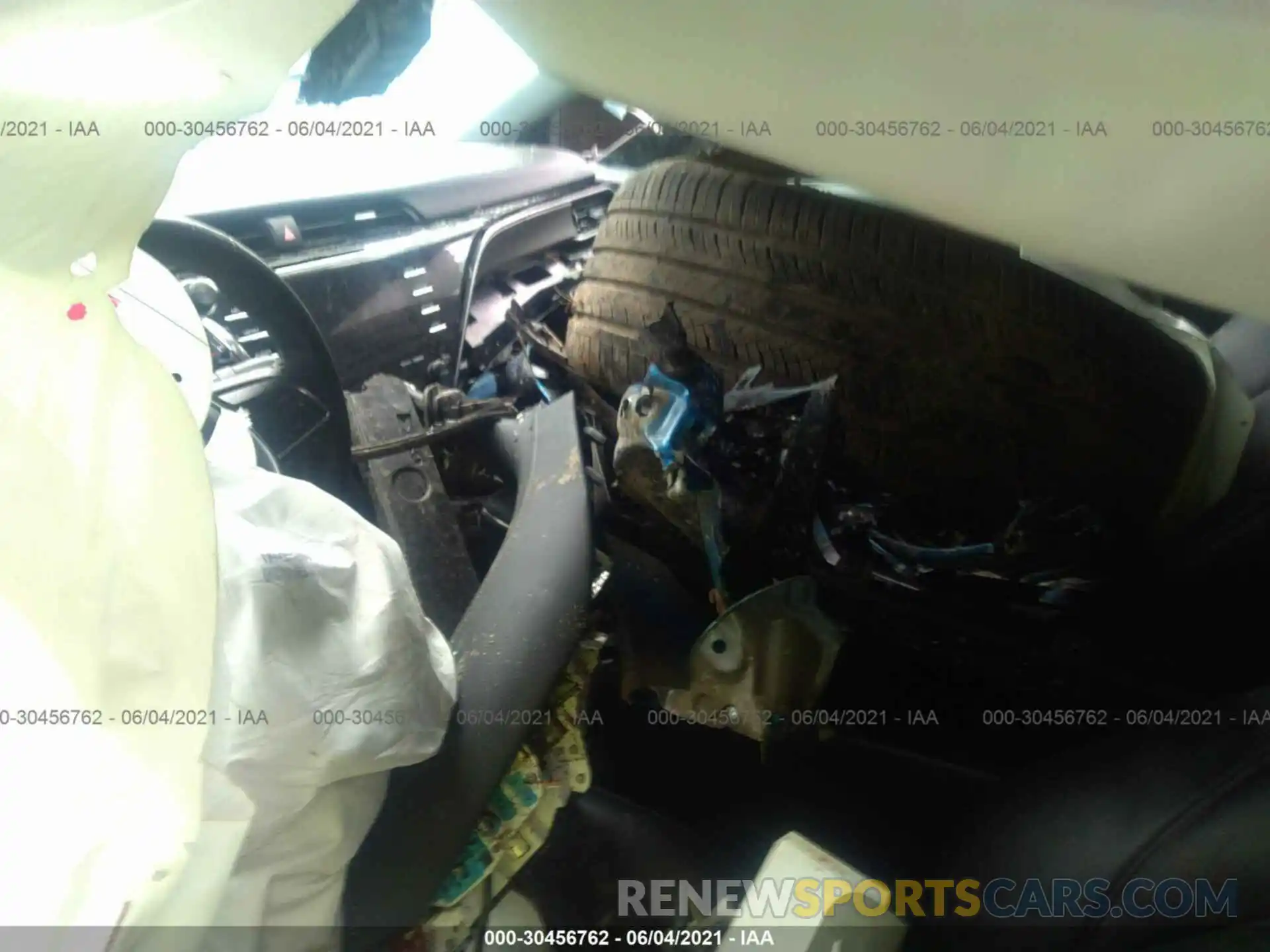 5 Photograph of a damaged car 4T1B61HK9KU160663 TOYOTA CAMRY 2019