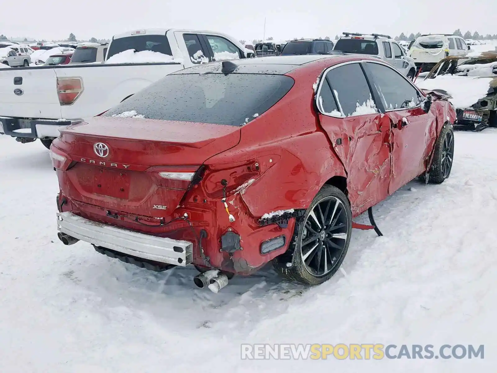 4 Photograph of a damaged car 4T1B61HK9KU162204 TOYOTA CAMRY 2019