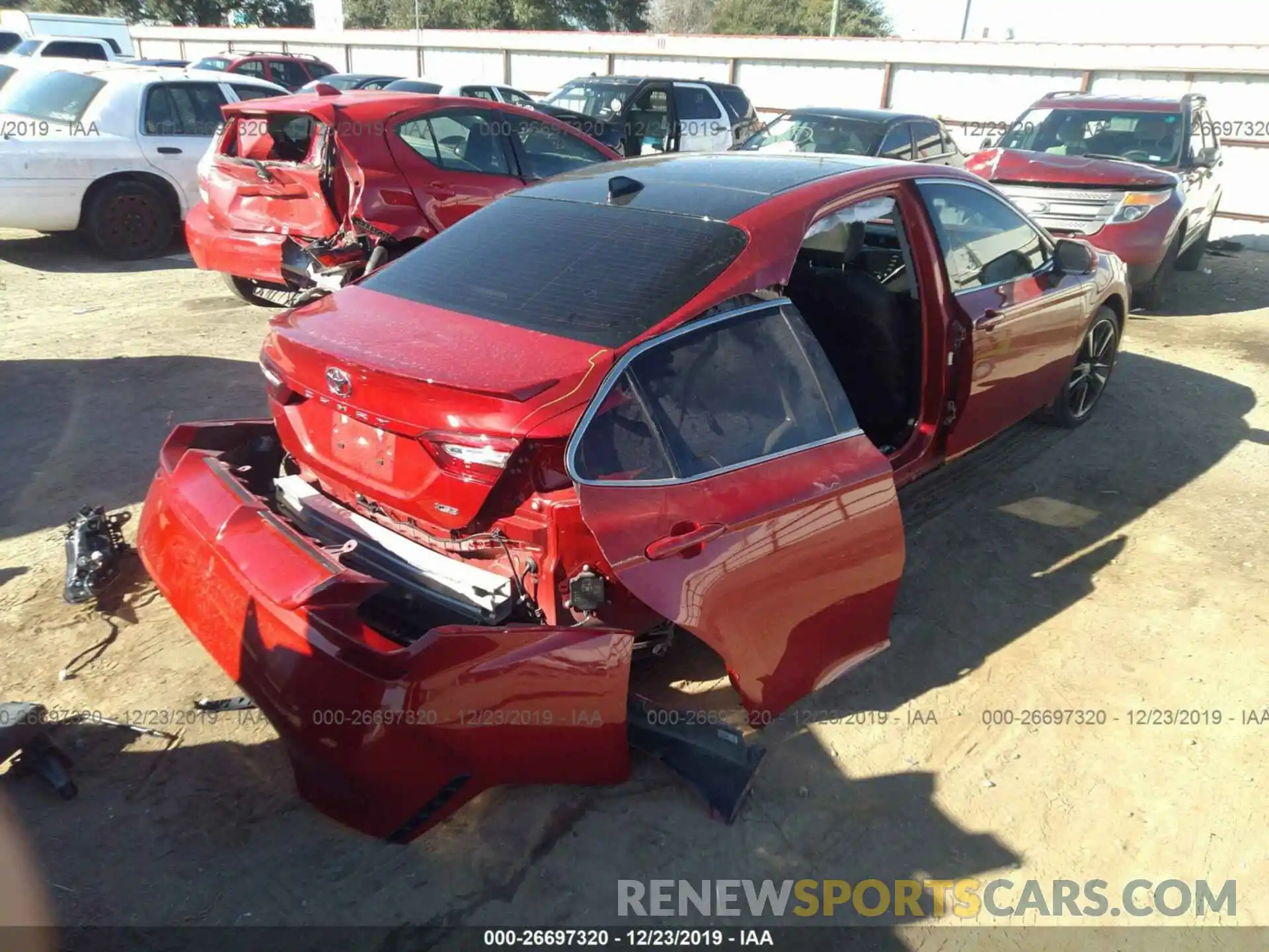 4 Photograph of a damaged car 4T1B61HK9KU163336 TOYOTA CAMRY 2019