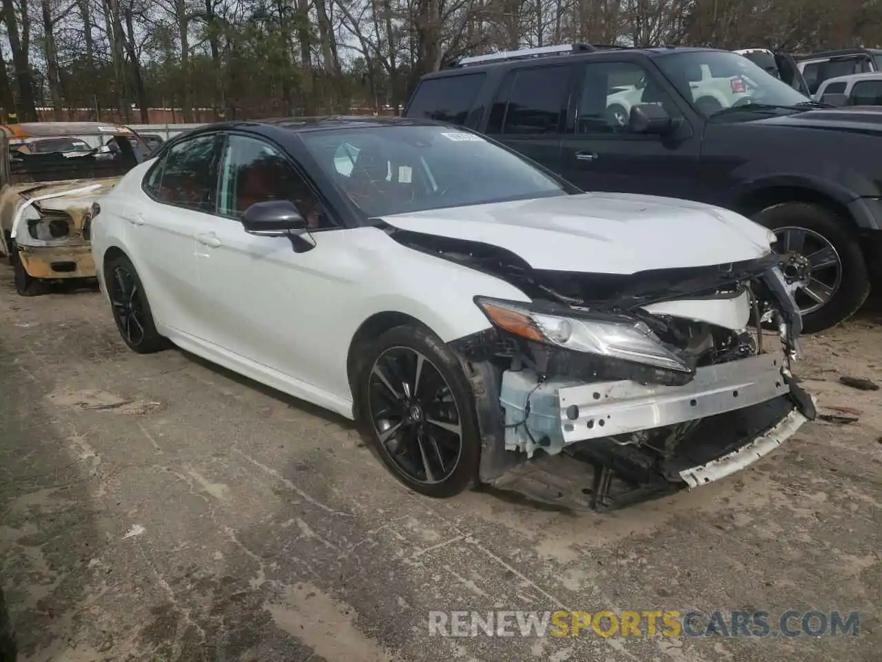 1 Photograph of a damaged car 4T1B61HK9KU164115 TOYOTA CAMRY 2019