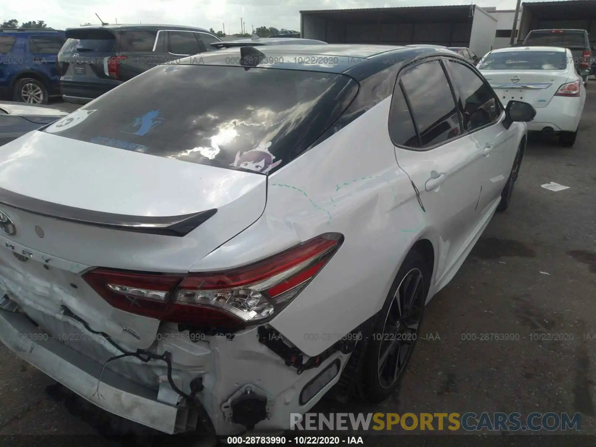 4 Photograph of a damaged car 4T1B61HK9KU164860 TOYOTA CAMRY 2019