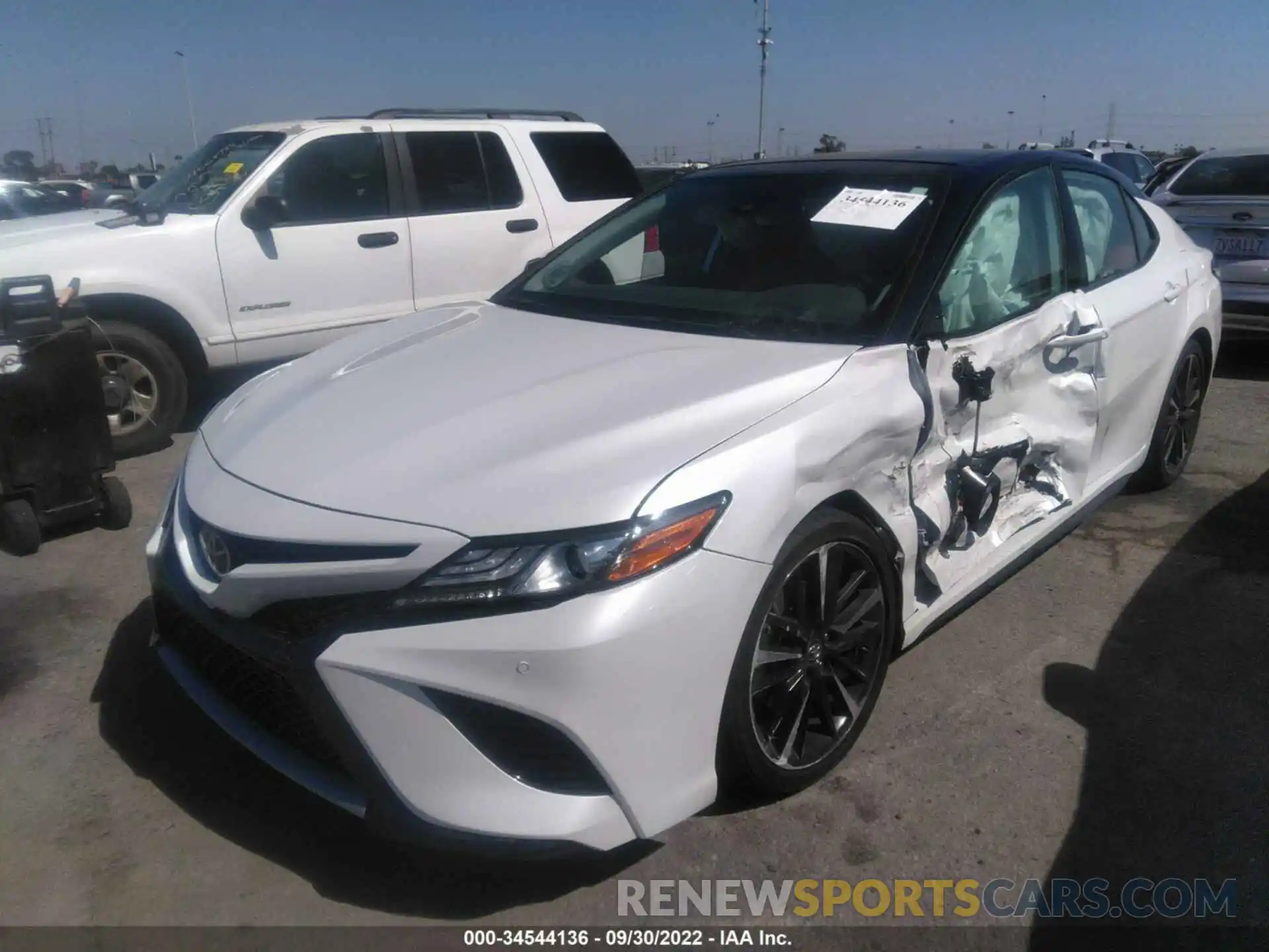 2 Photograph of a damaged car 4T1B61HK9KU175194 TOYOTA CAMRY 2019