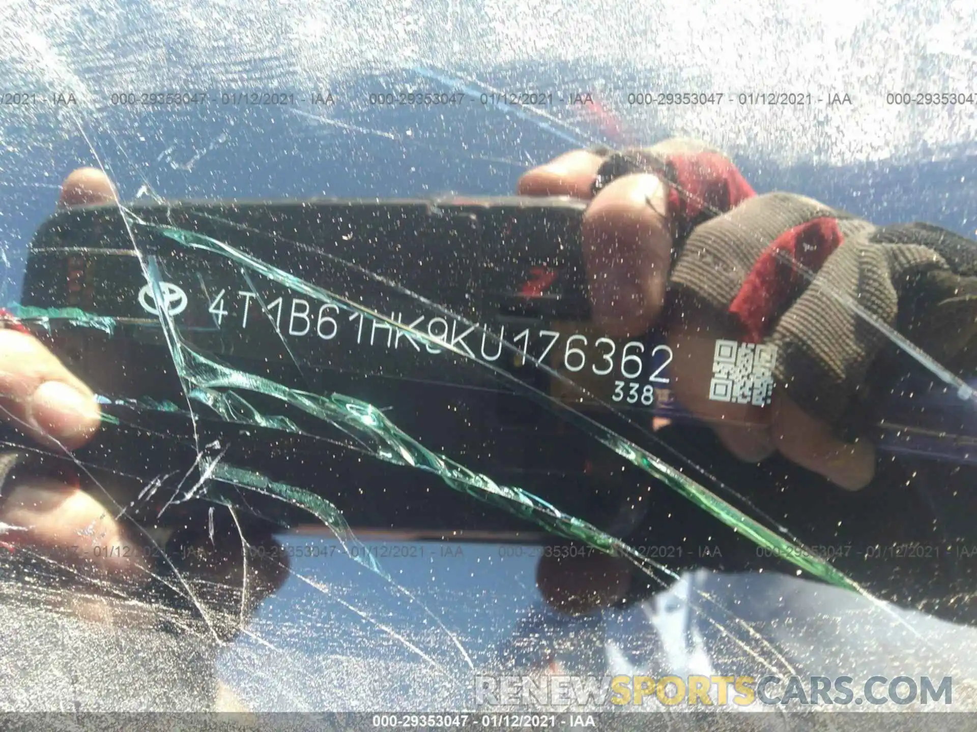 9 Photograph of a damaged car 4T1B61HK9KU176362 TOYOTA CAMRY 2019