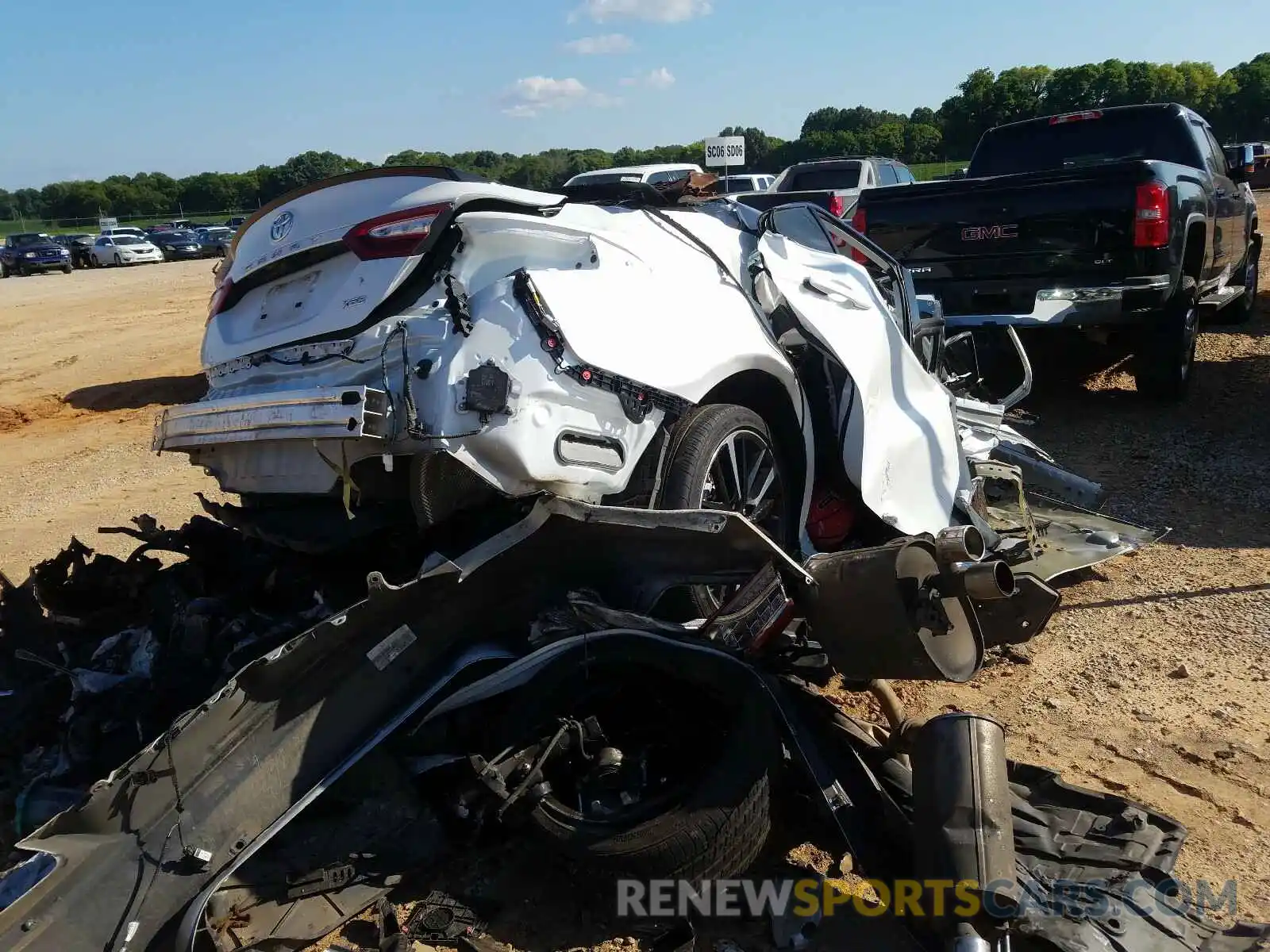 4 Photograph of a damaged car 4T1B61HK9KU187071 TOYOTA CAMRY 2019