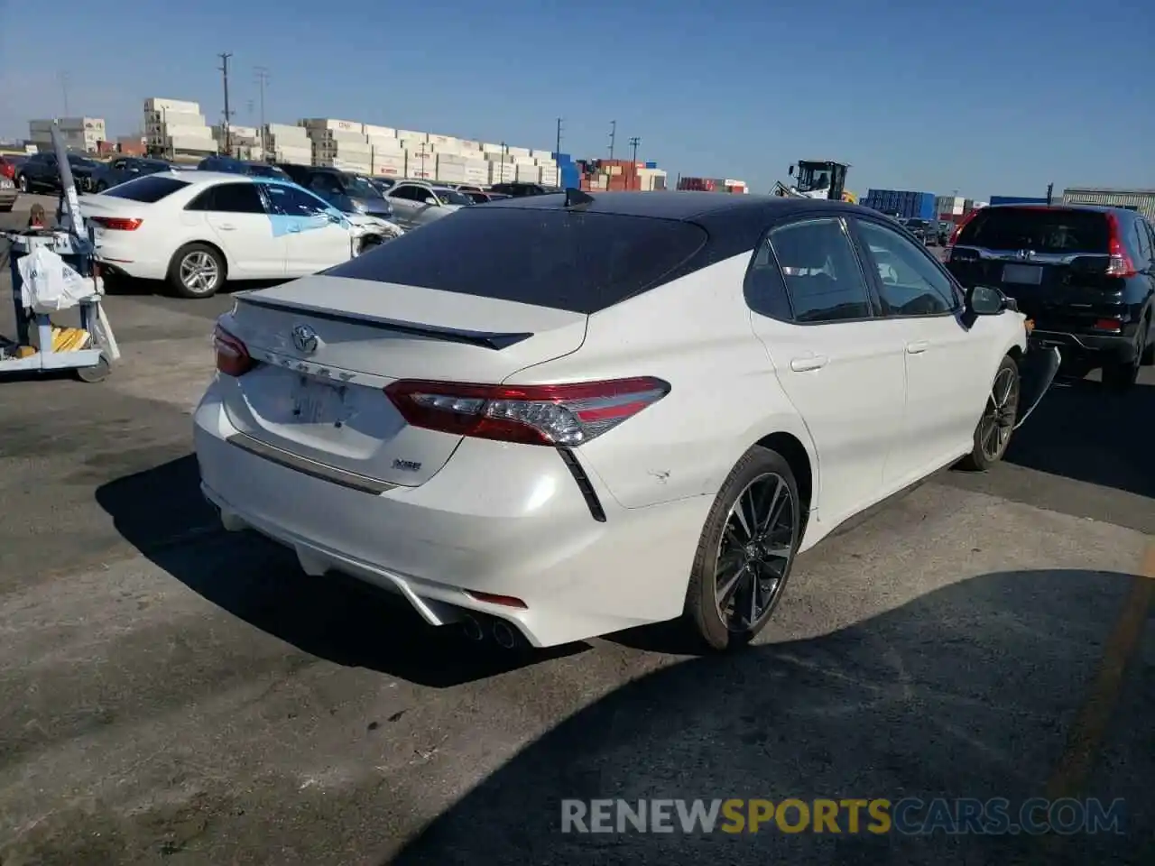 4 Photograph of a damaged car 4T1B61HK9KU195932 TOYOTA CAMRY 2019