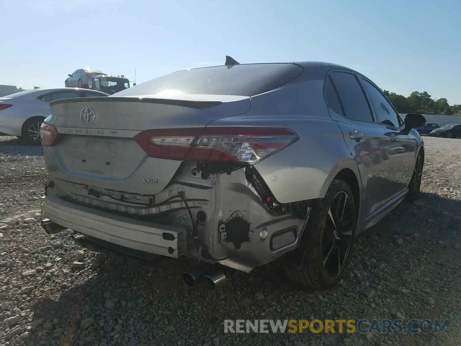 4 Photograph of a damaged car 4T1B61HK9KU197325 TOYOTA CAMRY 2019