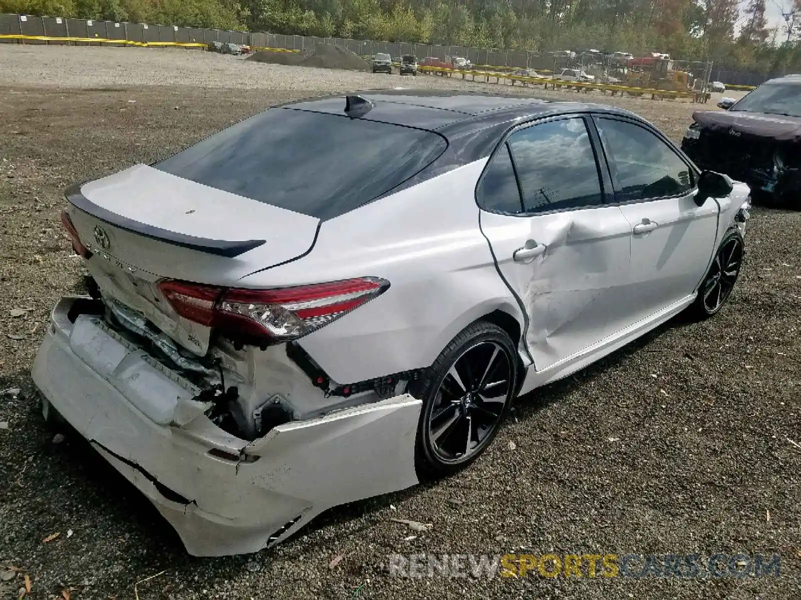 4 Photograph of a damaged car 4T1B61HK9KU210820 TOYOTA CAMRY 2019