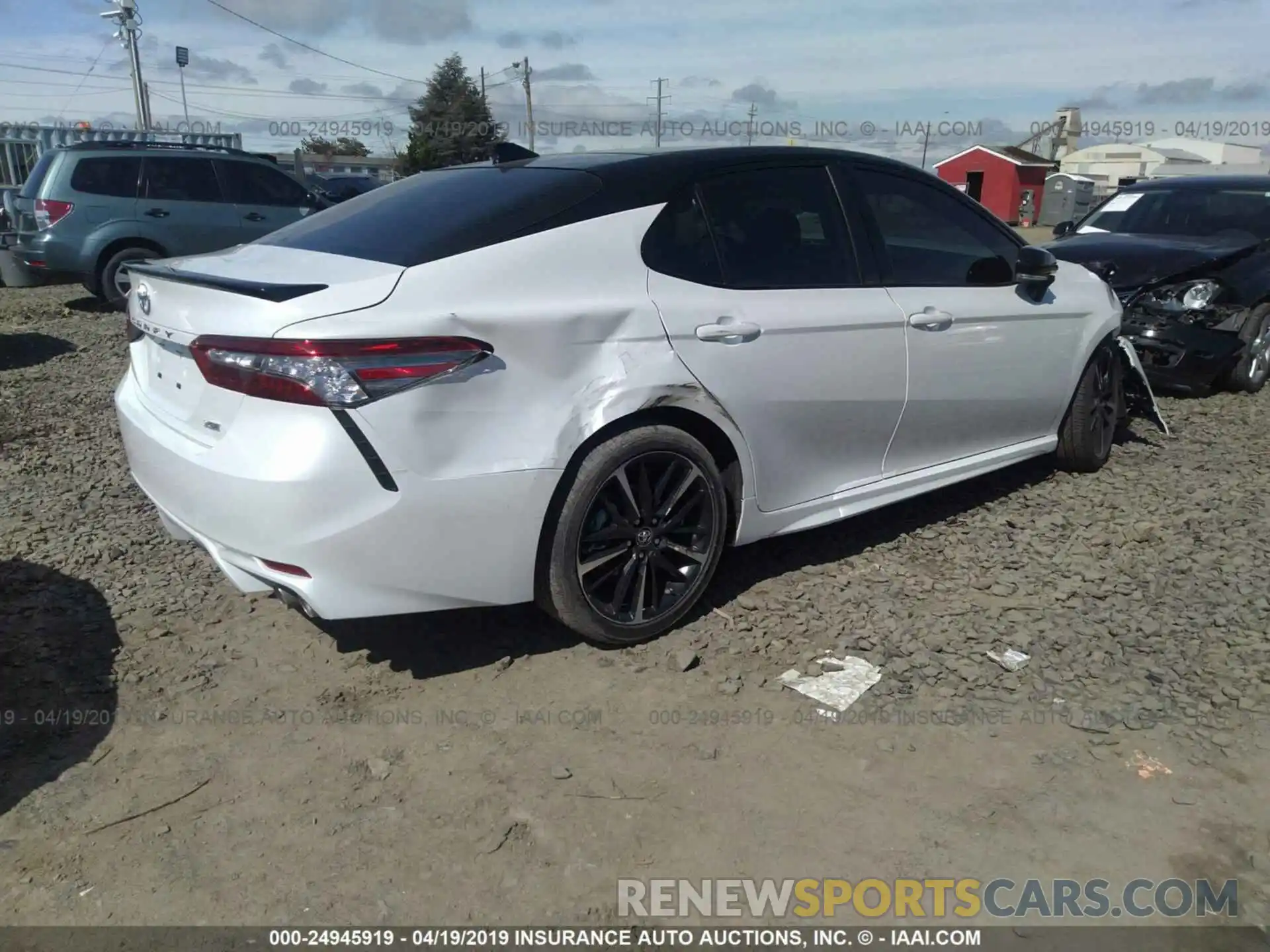 4 Photograph of a damaged car 4T1B61HK9KU213166 TOYOTA CAMRY 2019