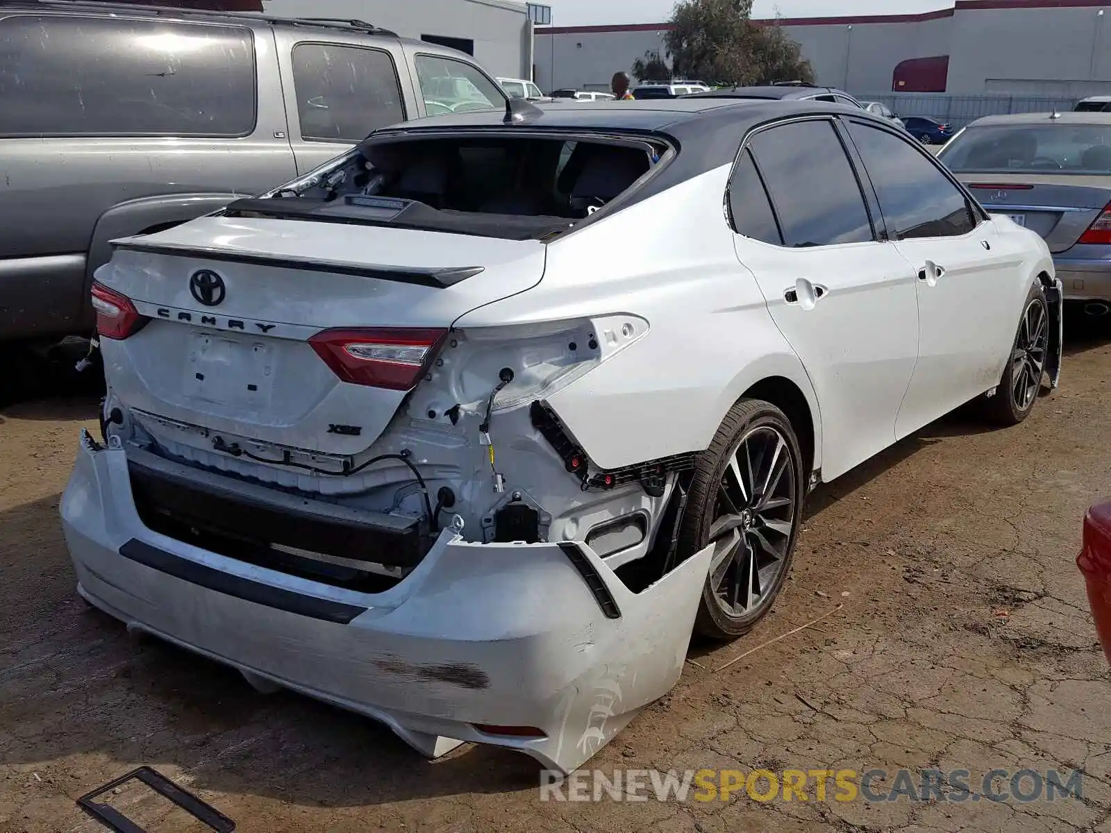 4 Photograph of a damaged car 4T1B61HK9KU235412 TOYOTA CAMRY 2019