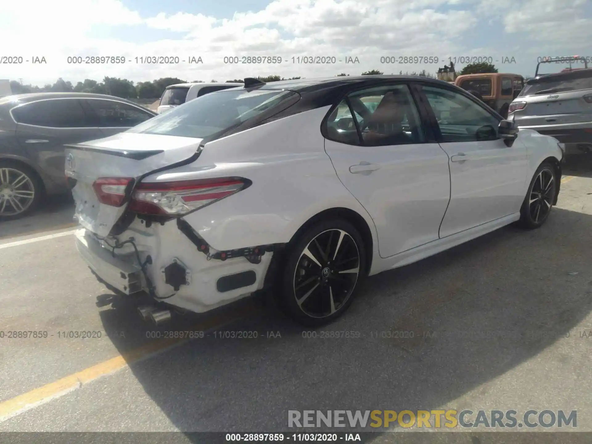 4 Photograph of a damaged car 4T1B61HK9KU237919 TOYOTA CAMRY 2019