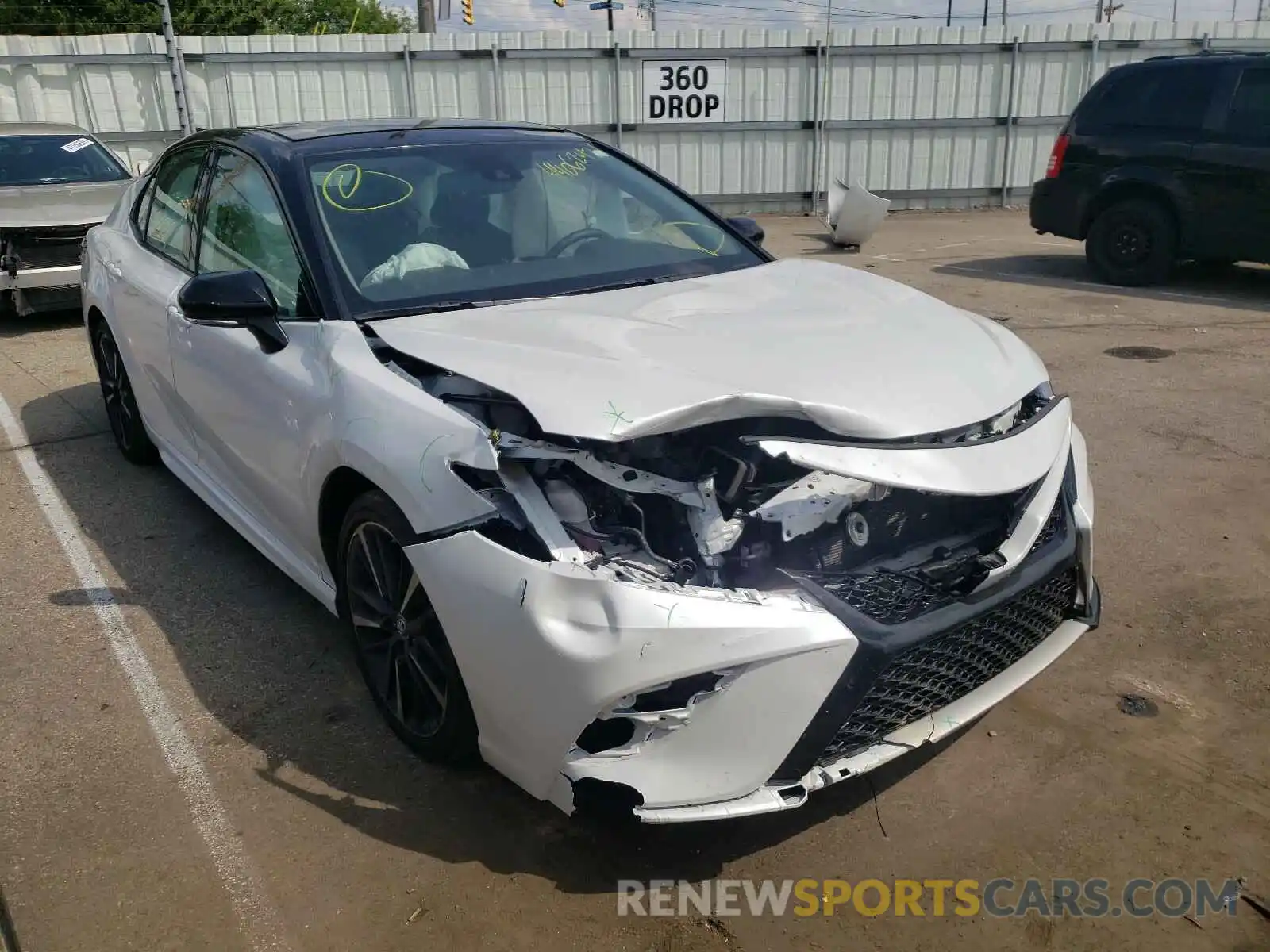 1 Photograph of a damaged car 4T1B61HK9KU254848 TOYOTA CAMRY 2019