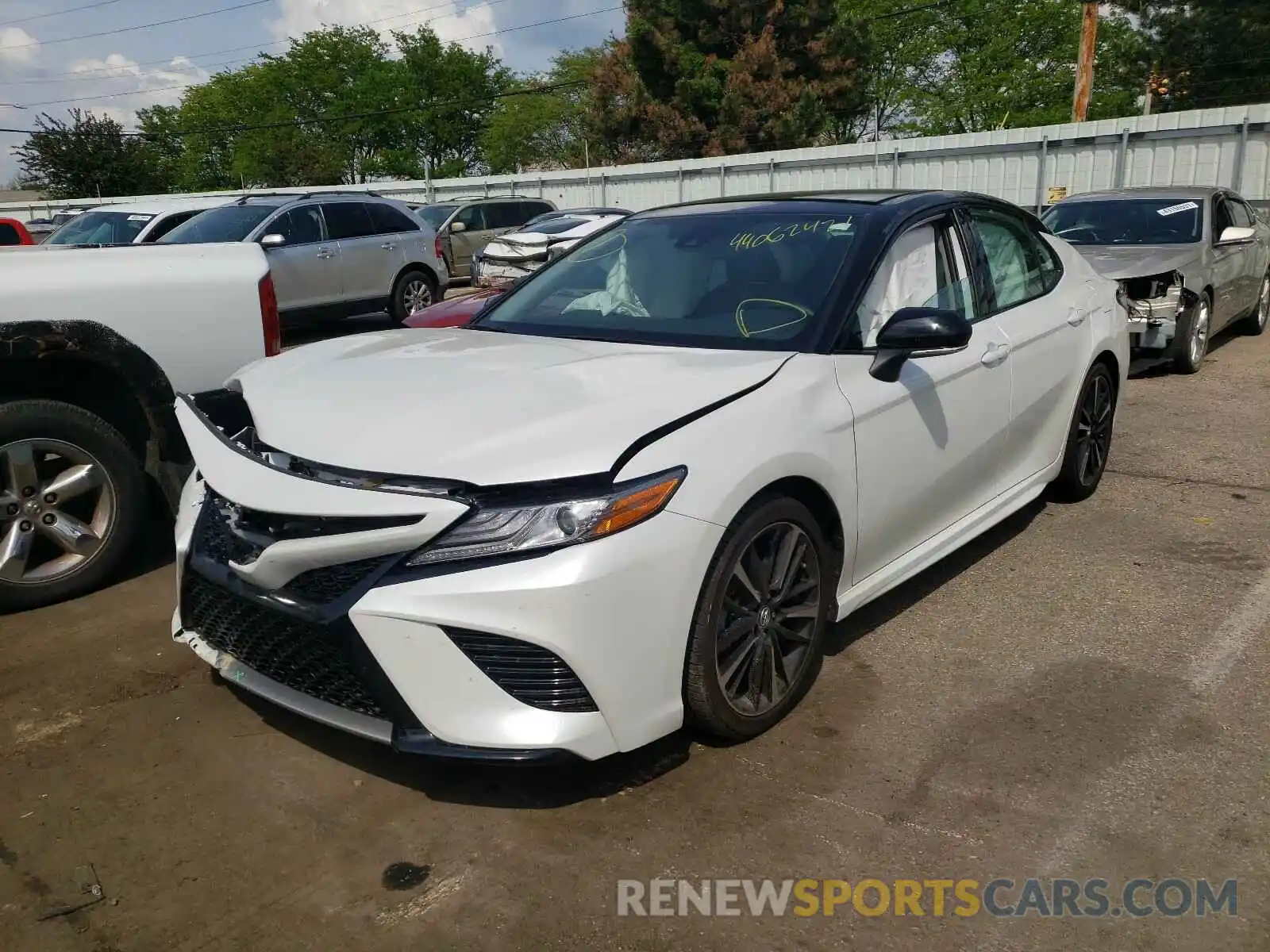 2 Photograph of a damaged car 4T1B61HK9KU254848 TOYOTA CAMRY 2019