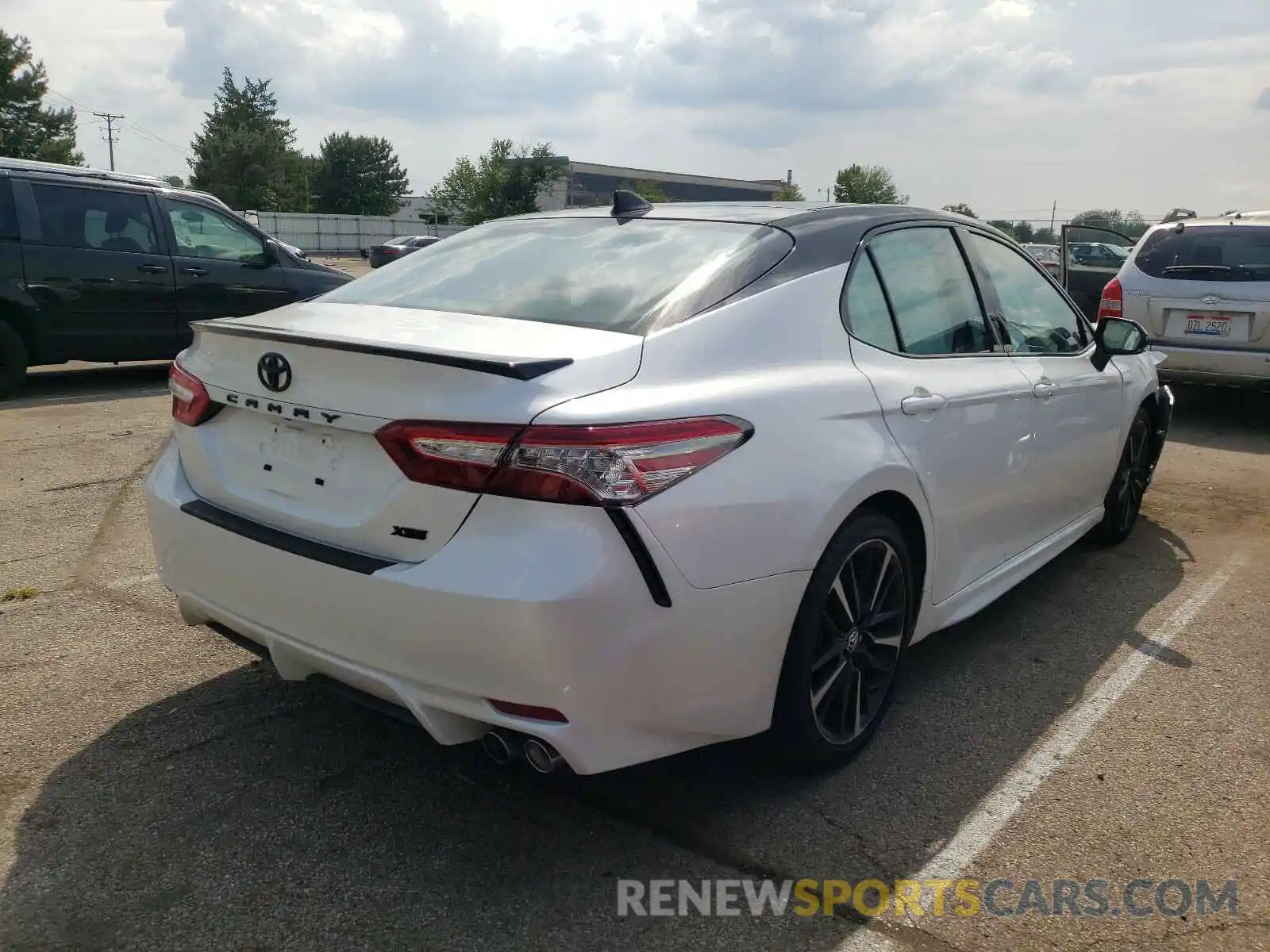 4 Photograph of a damaged car 4T1B61HK9KU254848 TOYOTA CAMRY 2019