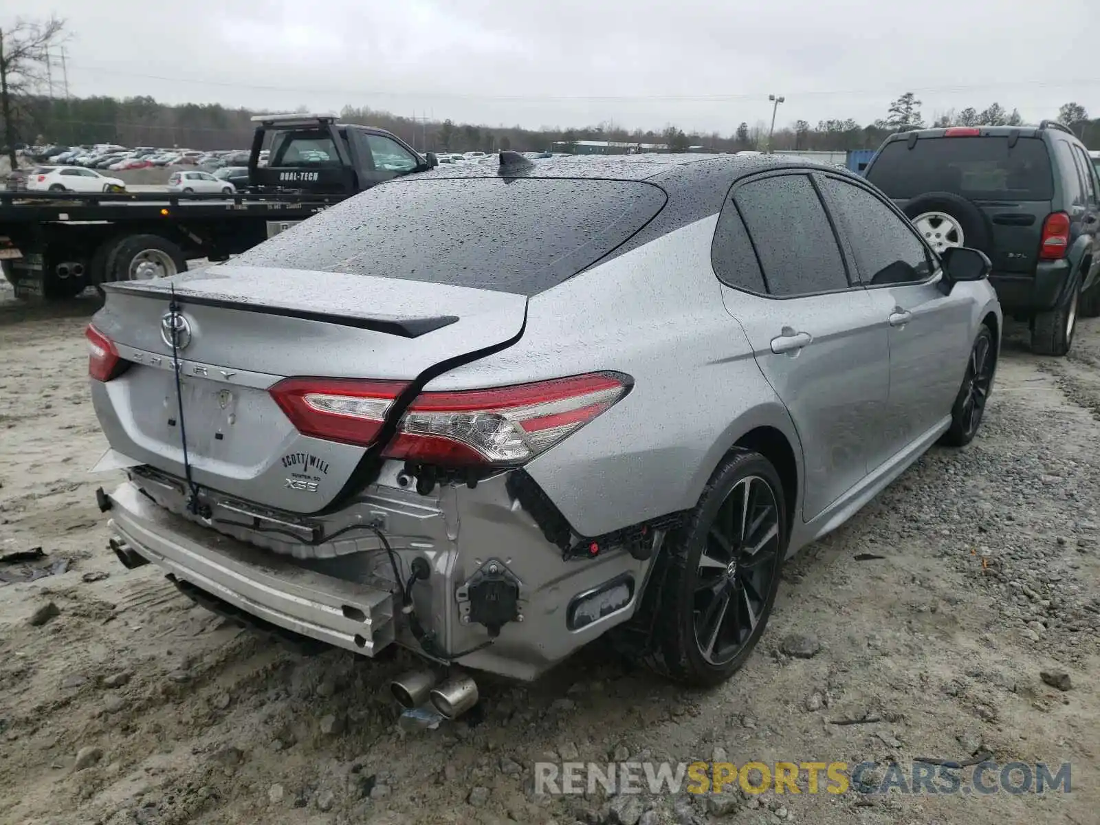 4 Photograph of a damaged car 4T1B61HK9KU254946 TOYOTA CAMRY 2019