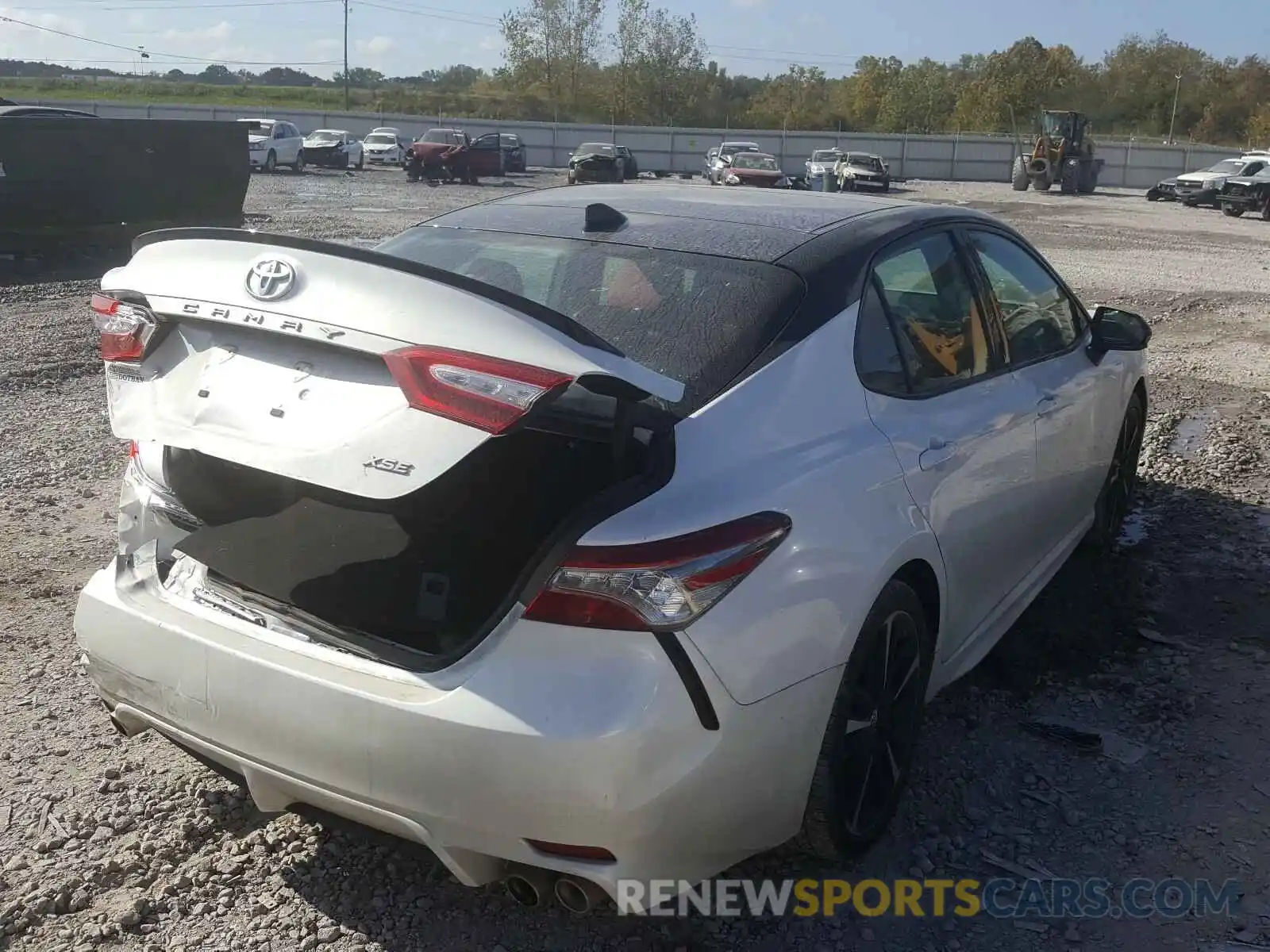 4 Photograph of a damaged car 4T1B61HK9KU259824 TOYOTA CAMRY 2019