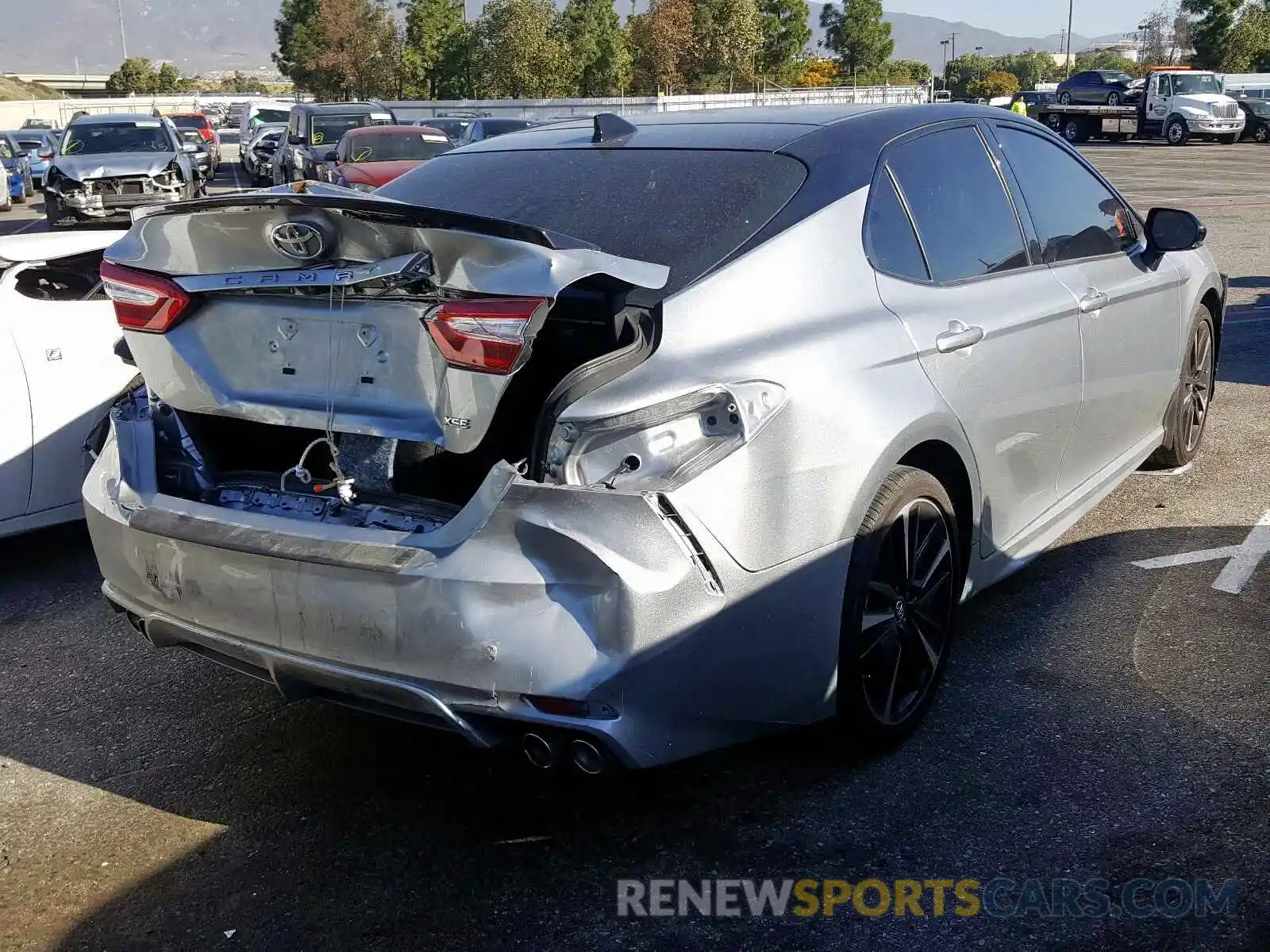 4 Photograph of a damaged car 4T1B61HK9KU273268 TOYOTA CAMRY 2019