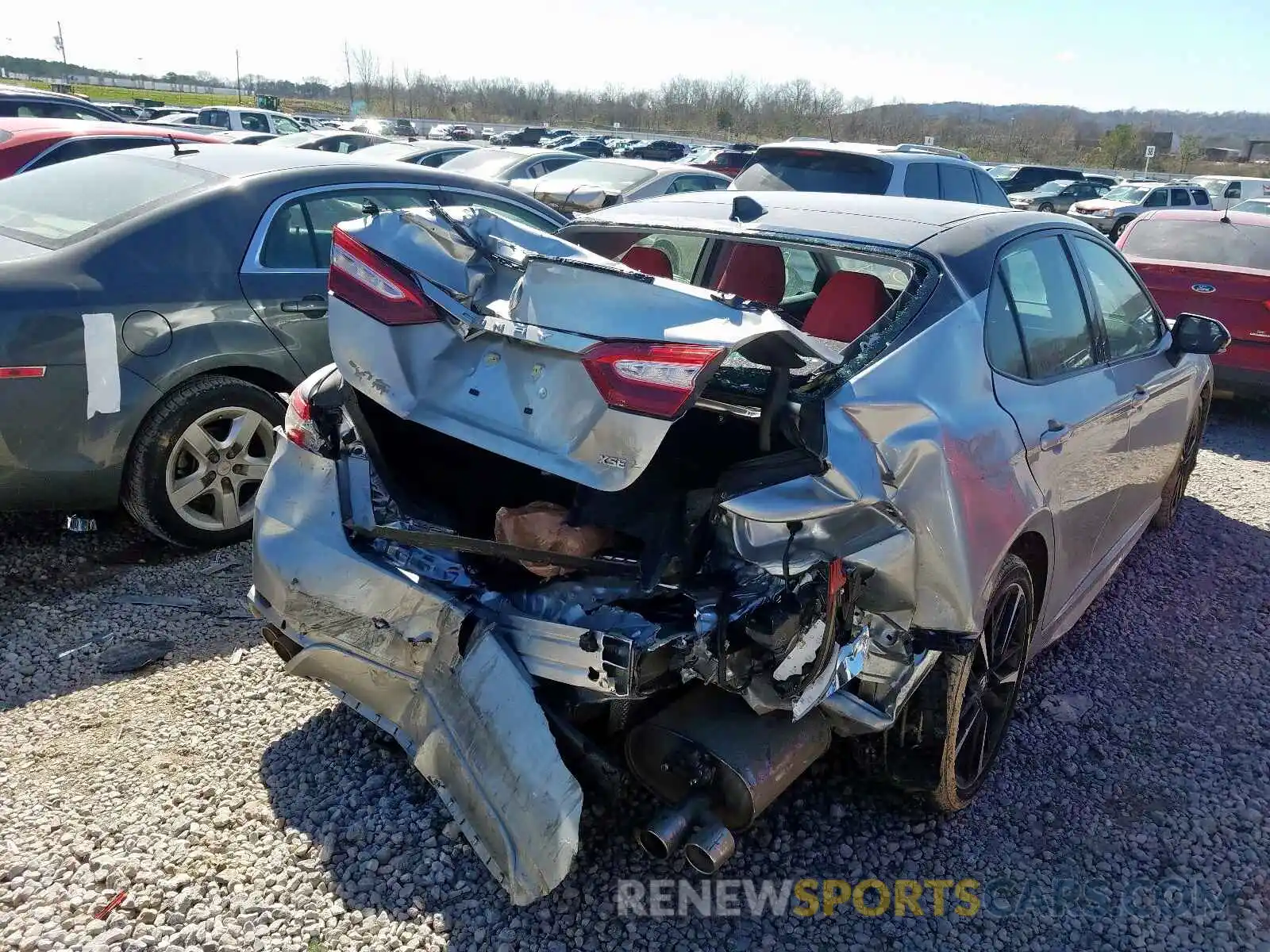 4 Photograph of a damaged car 4T1B61HK9KU273979 TOYOTA CAMRY 2019