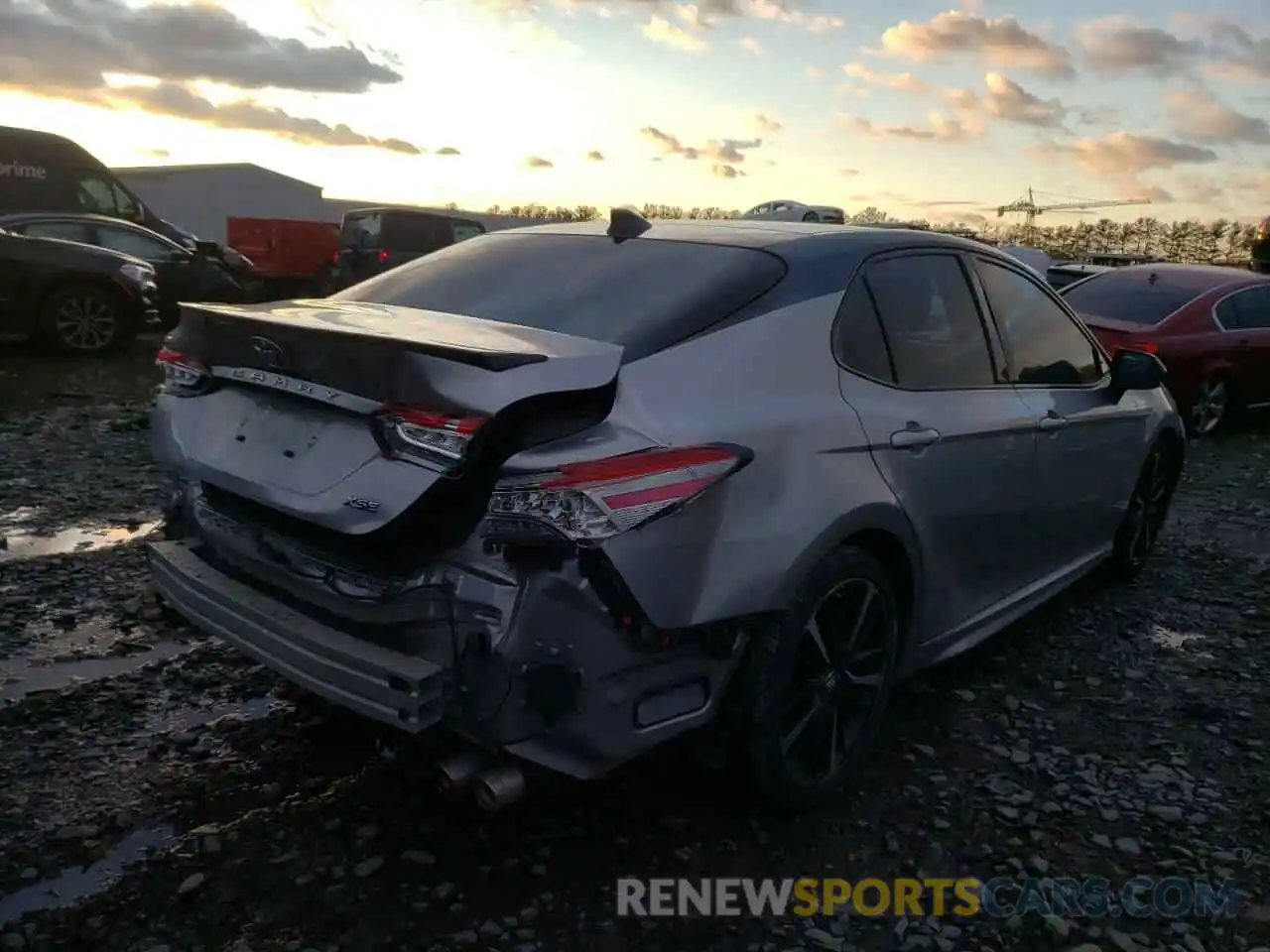 4 Photograph of a damaged car 4T1B61HK9KU274811 TOYOTA CAMRY 2019