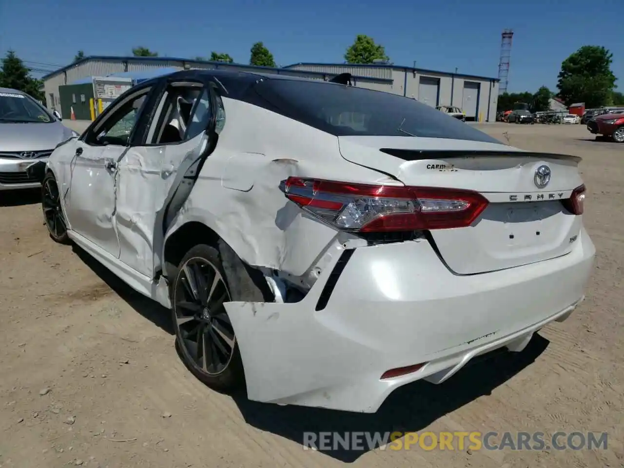 3 Photograph of a damaged car 4T1B61HK9KU283346 TOYOTA CAMRY 2019