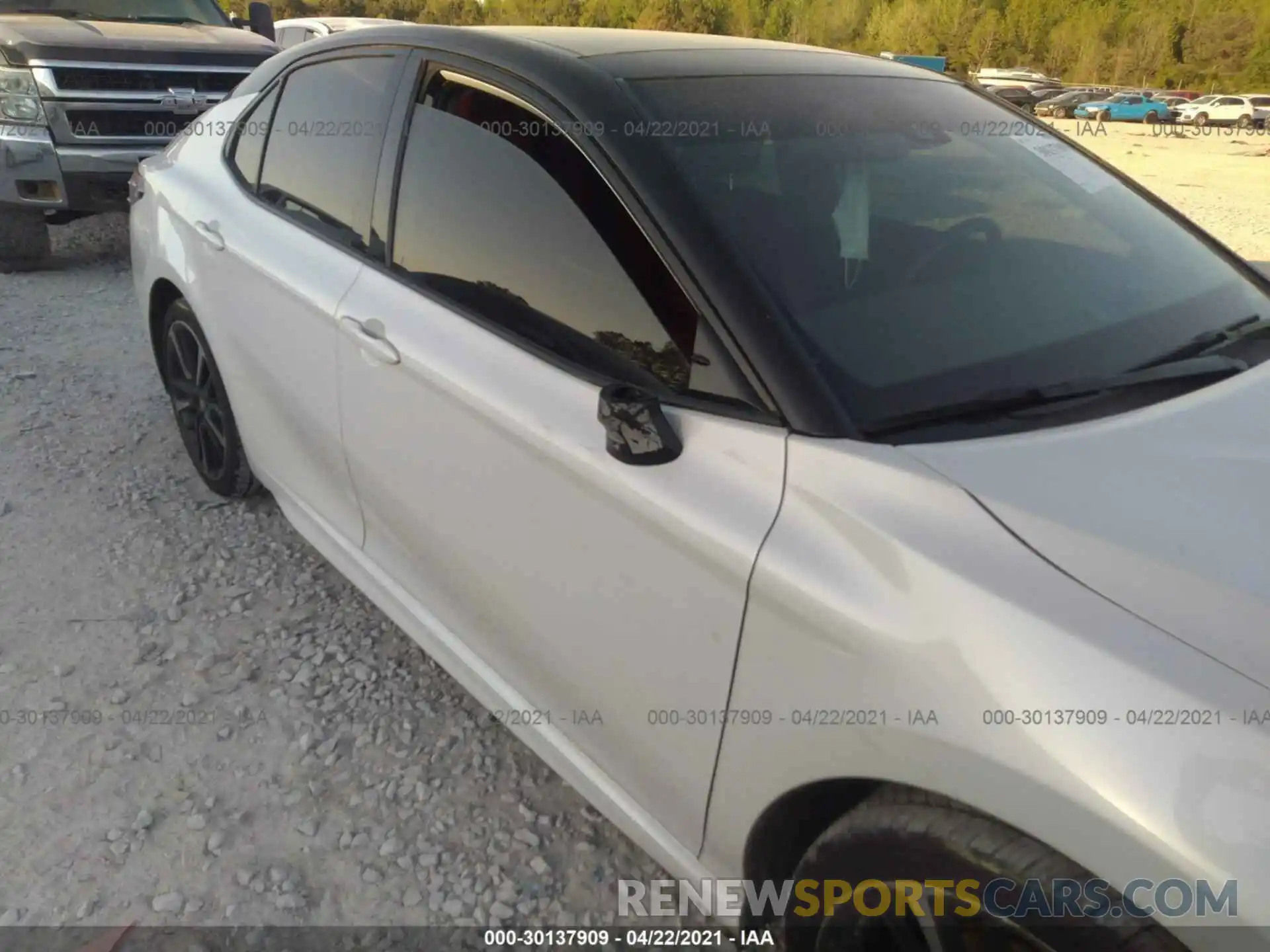 6 Photograph of a damaged car 4T1B61HK9KU286442 TOYOTA CAMRY 2019