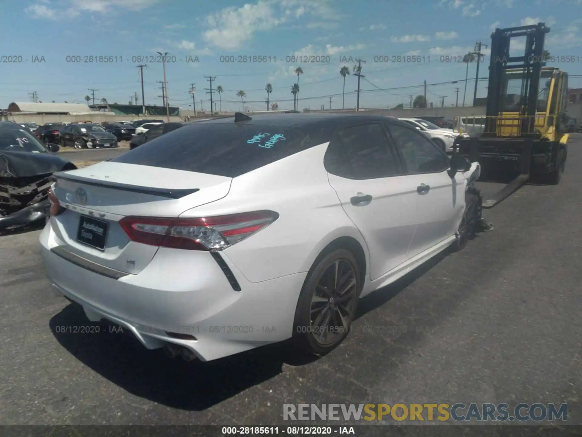 4 Photograph of a damaged car 4T1B61HK9KU288160 TOYOTA CAMRY 2019