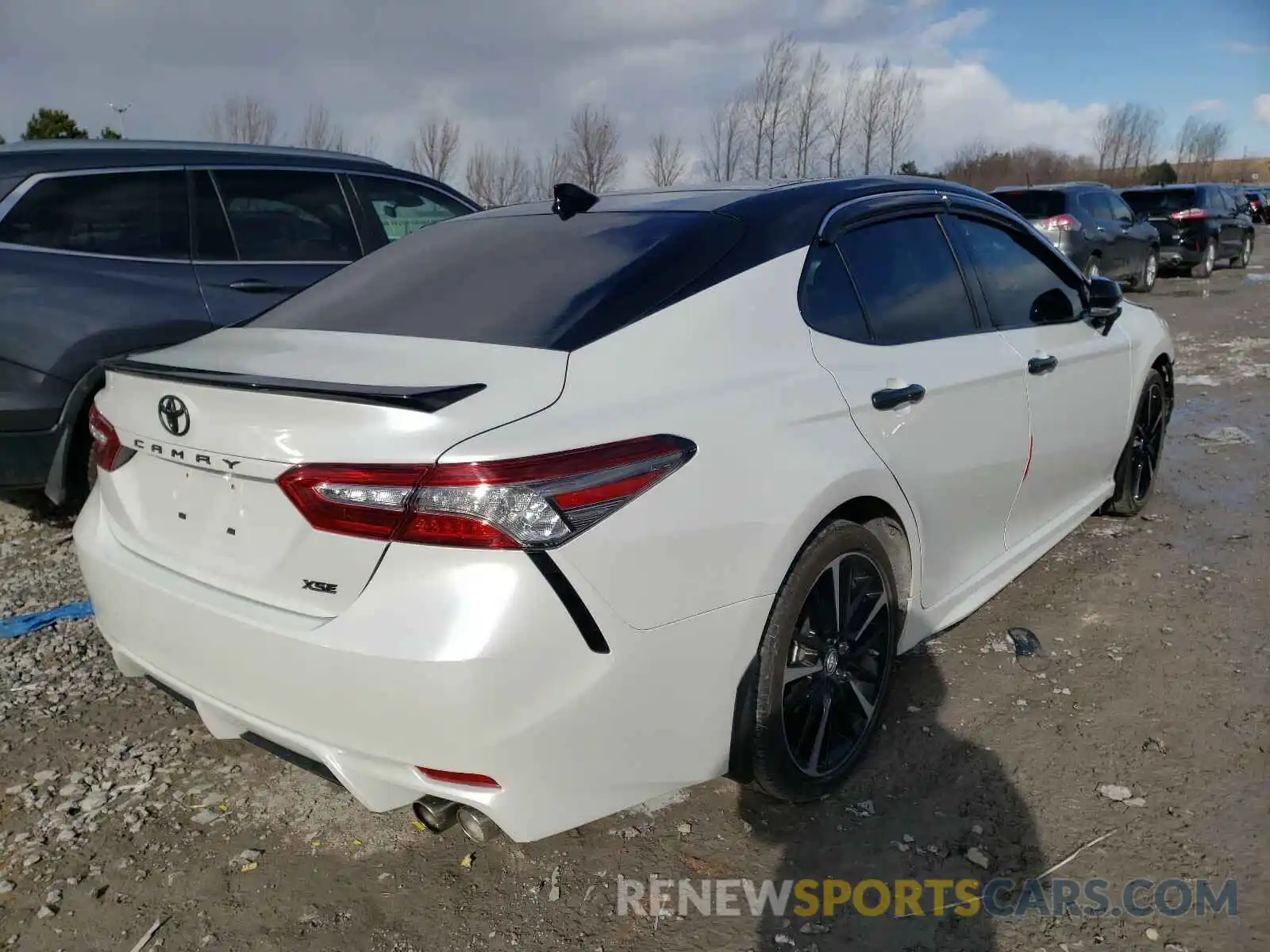 4 Photograph of a damaged car 4T1B61HK9KU295089 TOYOTA CAMRY 2019