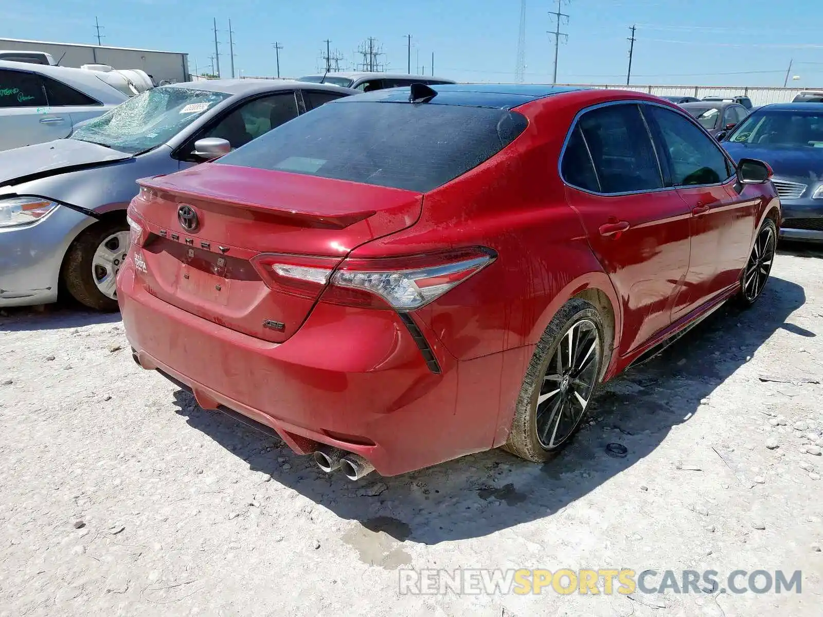 4 Photograph of a damaged car 4T1B61HK9KU298834 TOYOTA CAMRY 2019