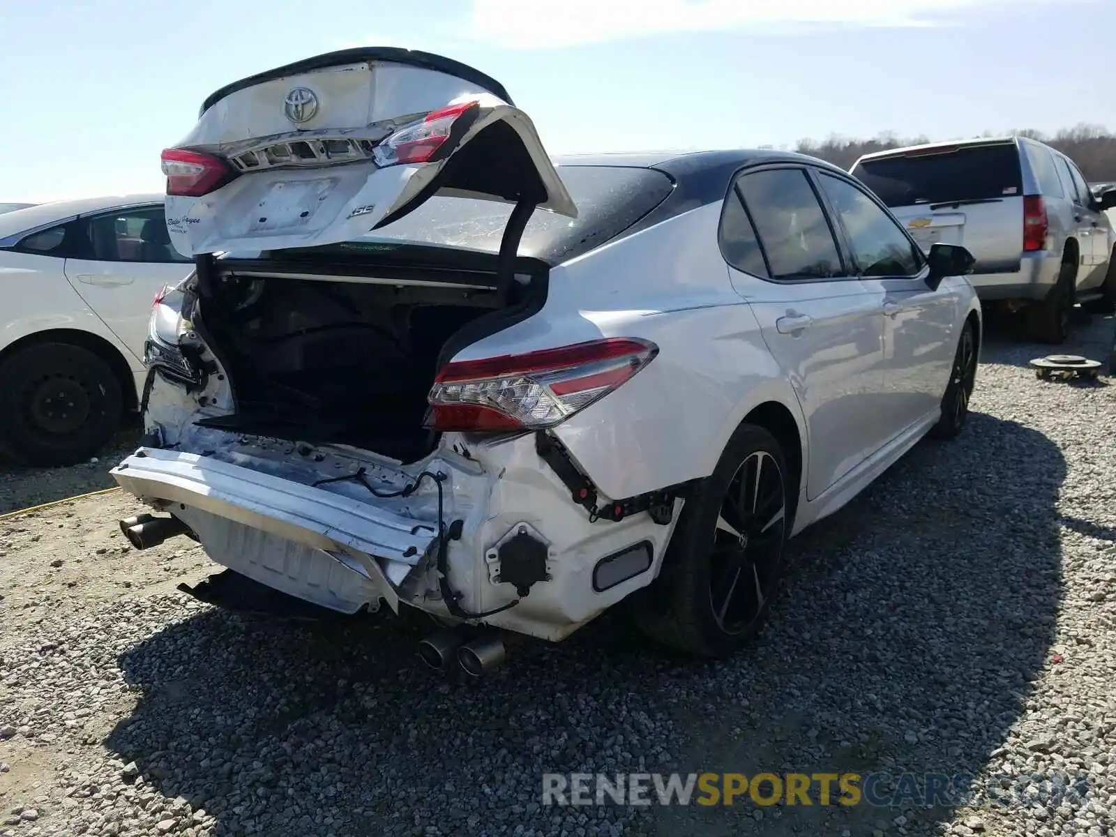 4 Photograph of a damaged car 4T1B61HK9KU299112 TOYOTA CAMRY 2019