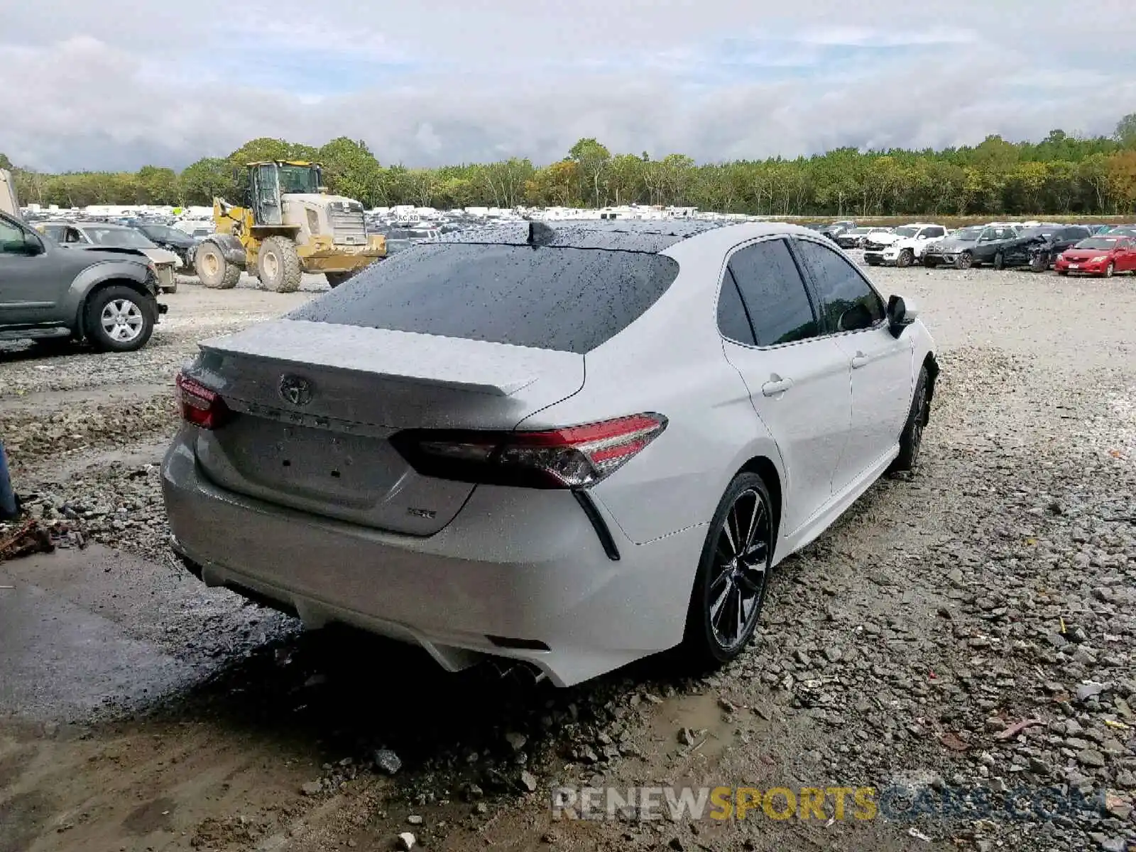 4 Photograph of a damaged car 4T1B61HK9KU686646 TOYOTA CAMRY 2019