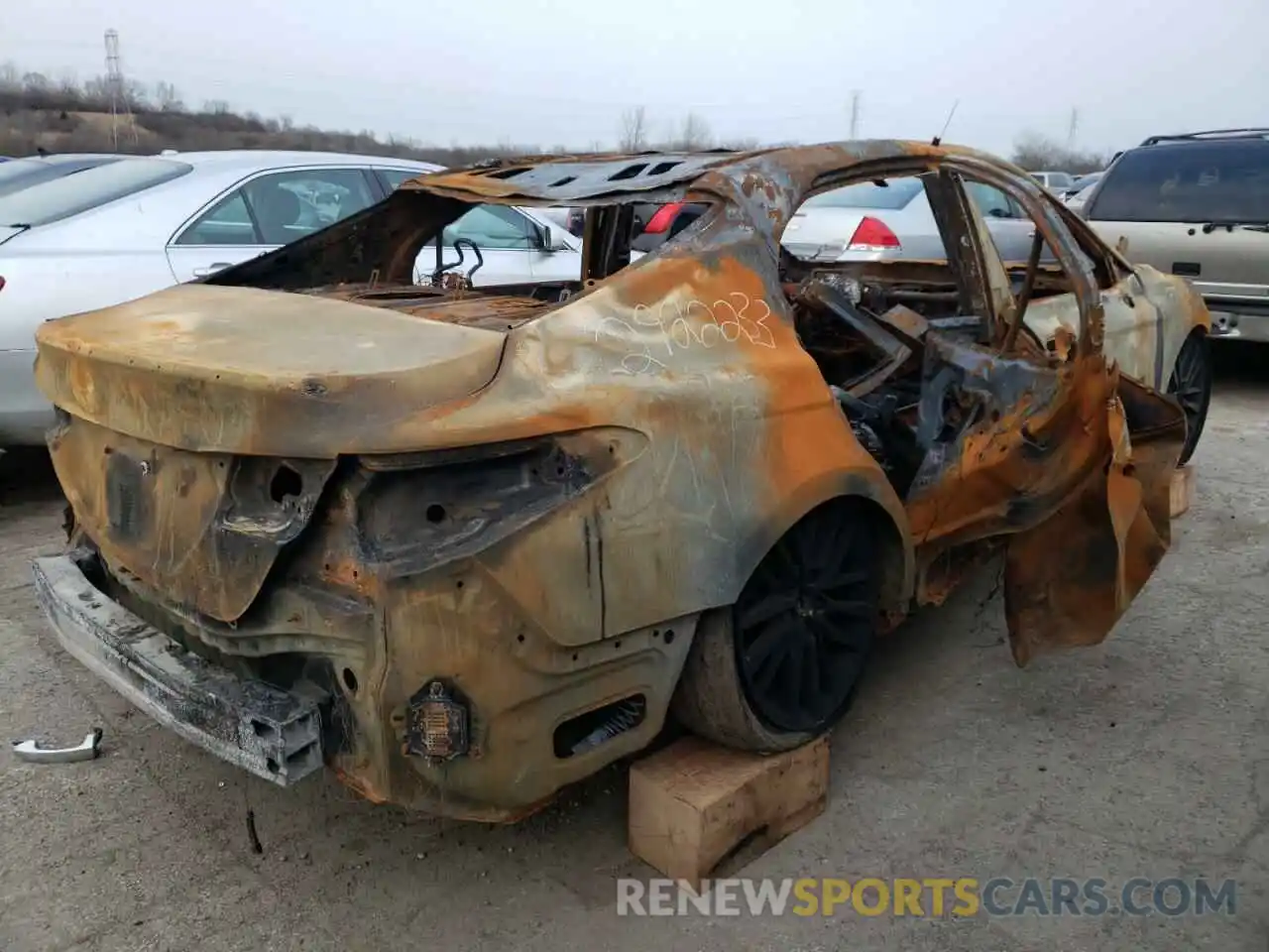 4 Photograph of a damaged car 4T1B61HK9KU703168 TOYOTA CAMRY 2019