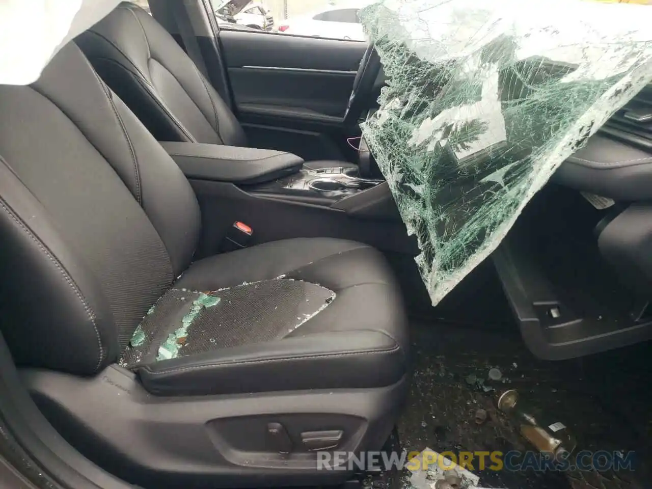 5 Photograph of a damaged car 4T1B61HK9KU708743 TOYOTA CAMRY 2019