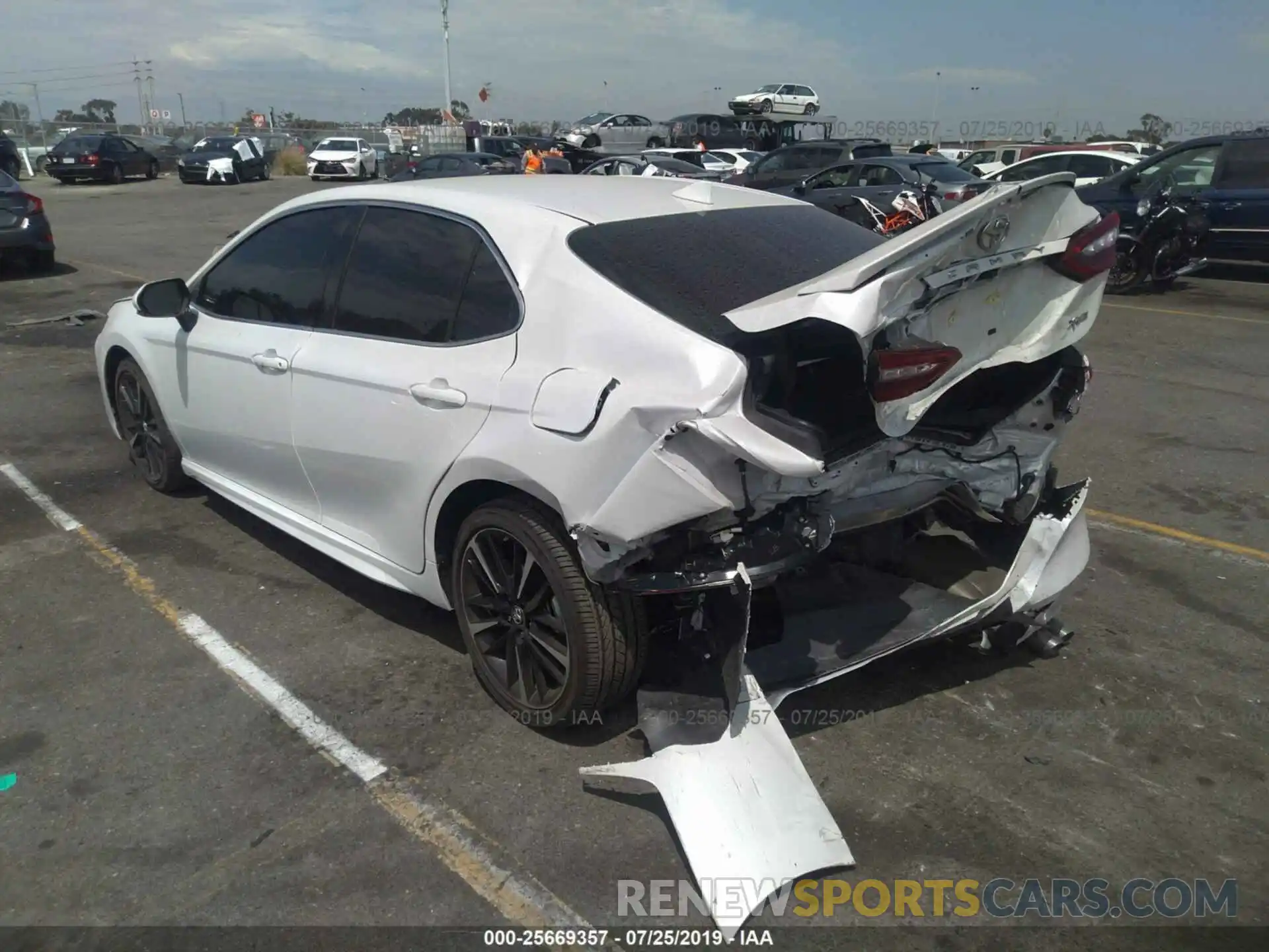 3 Photograph of a damaged car 4T1B61HK9KU709116 TOYOTA CAMRY 2019