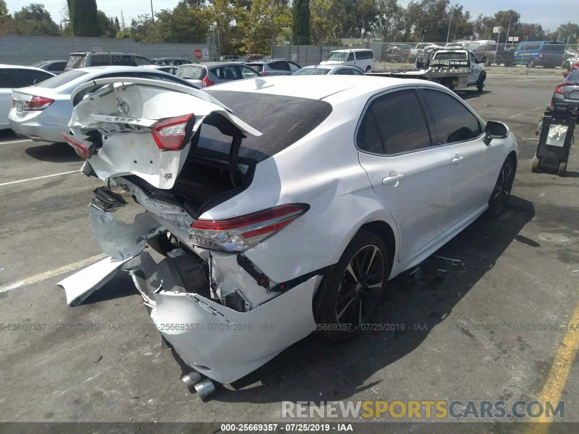 4 Photograph of a damaged car 4T1B61HK9KU709116 TOYOTA CAMRY 2019