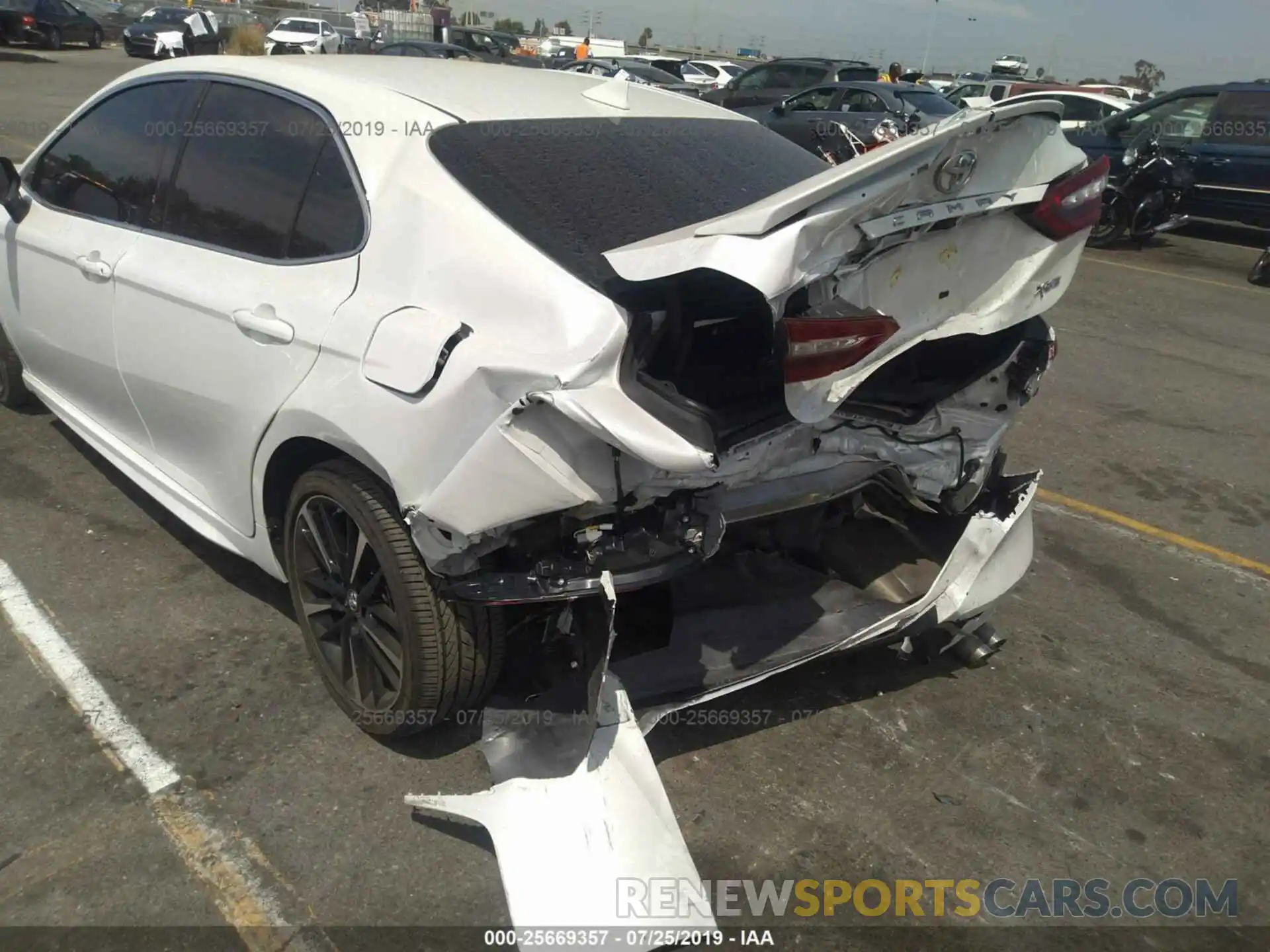 6 Photograph of a damaged car 4T1B61HK9KU709116 TOYOTA CAMRY 2019