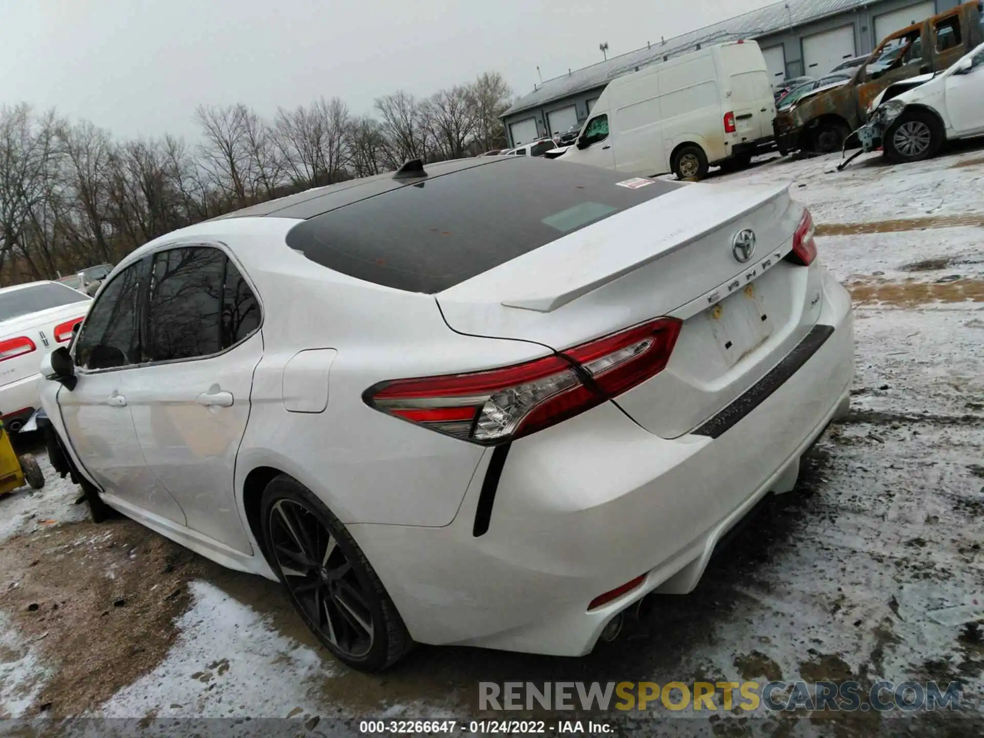 3 Photograph of a damaged car 4T1B61HK9KU712727 TOYOTA CAMRY 2019