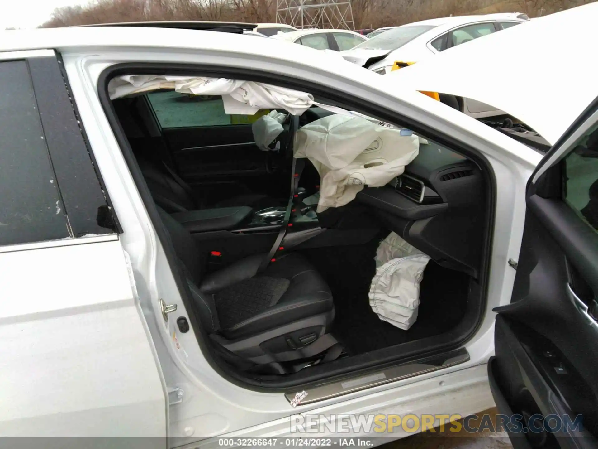 5 Photograph of a damaged car 4T1B61HK9KU712727 TOYOTA CAMRY 2019