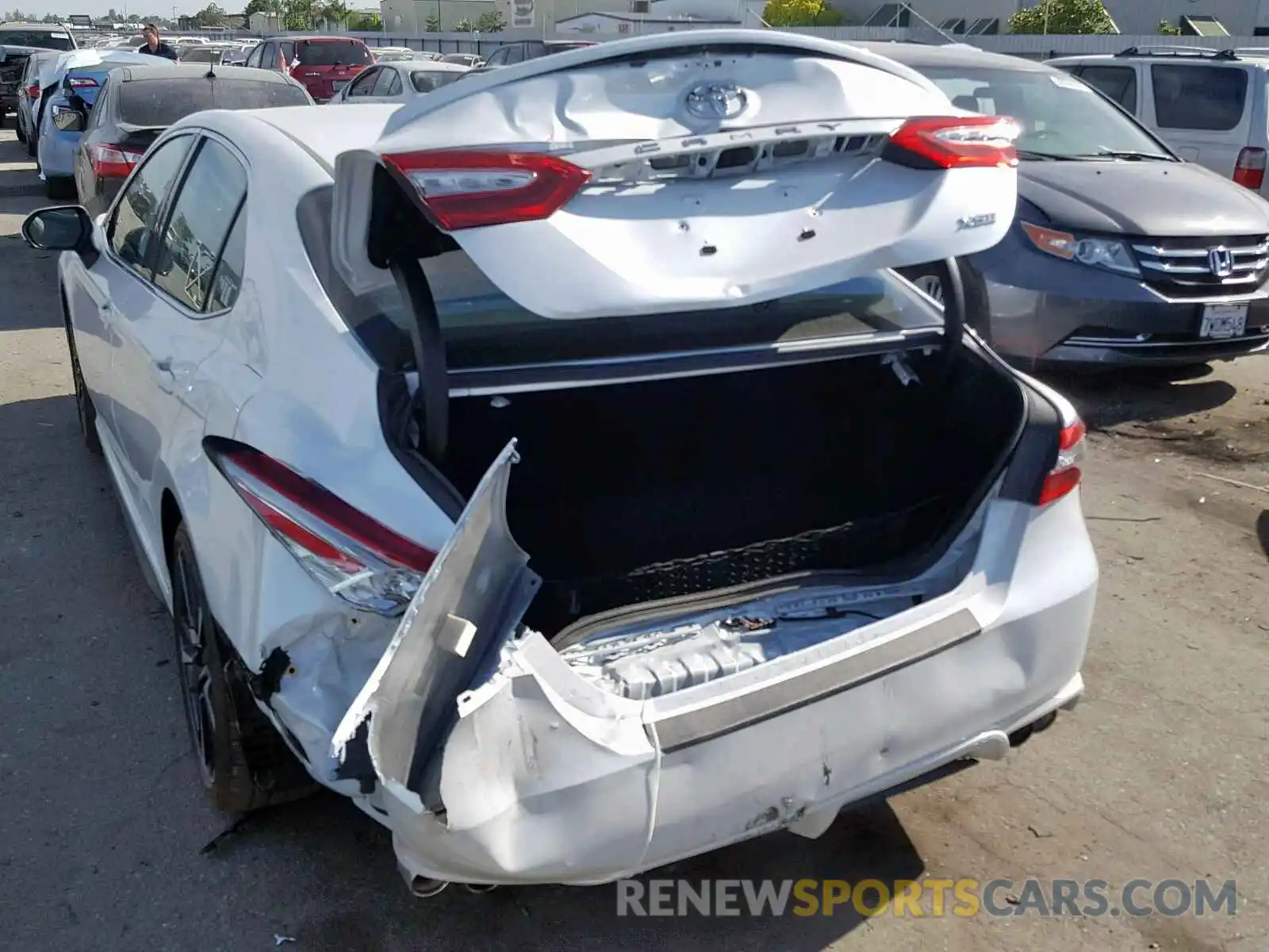 9 Photograph of a damaged car 4T1B61HK9KU716535 TOYOTA CAMRY 2019