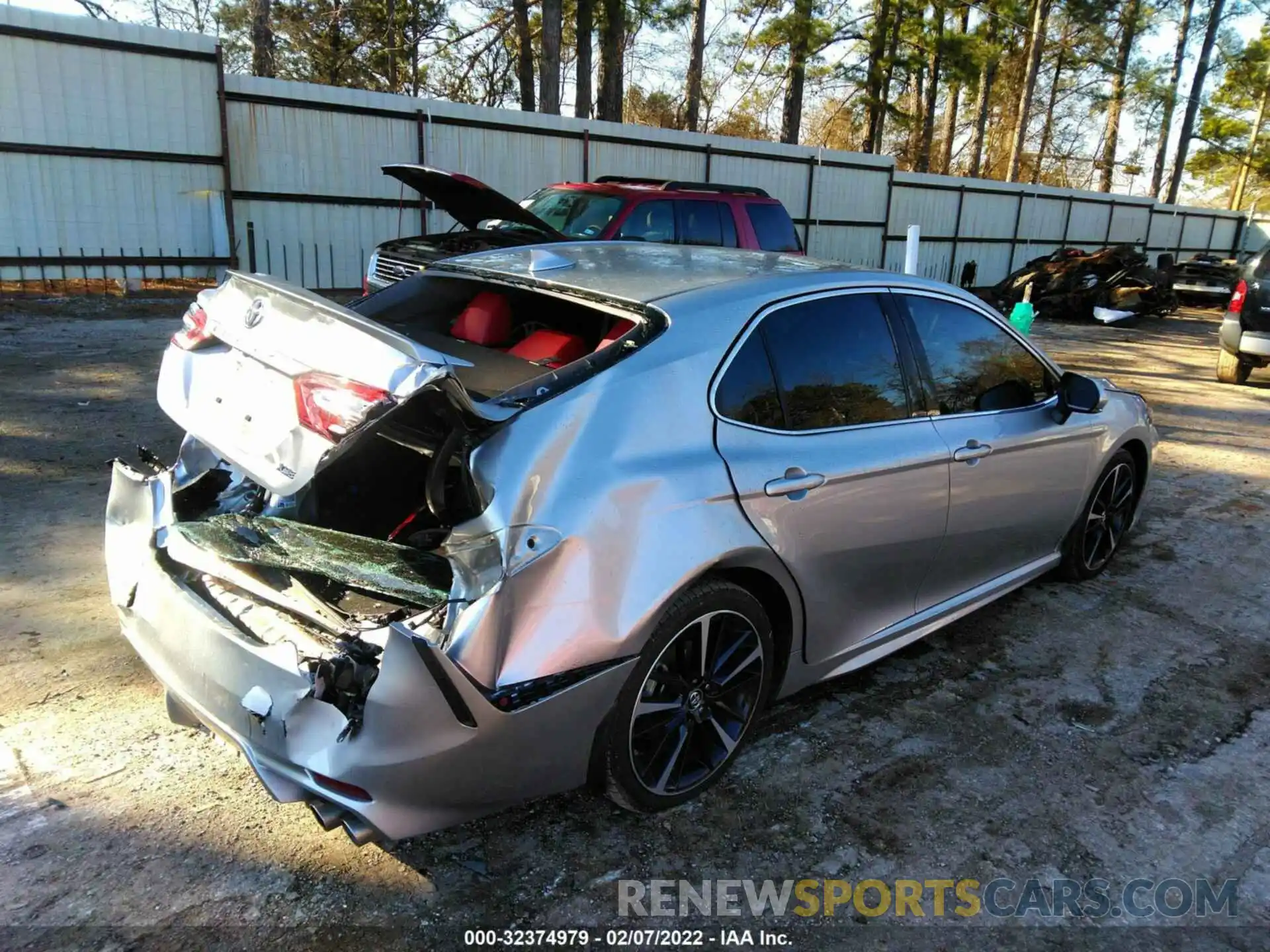 4 Photograph of a damaged car 4T1B61HK9KU733674 TOYOTA CAMRY 2019