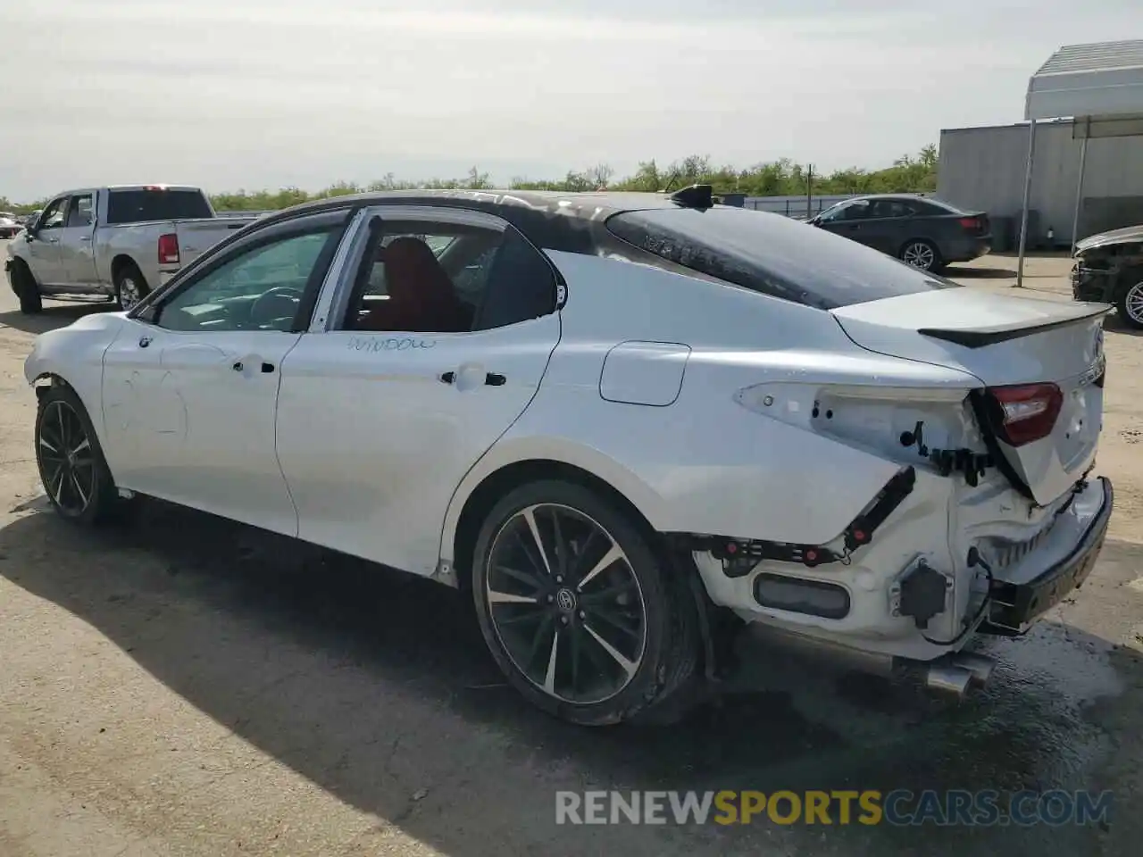 2 Photograph of a damaged car 4T1B61HK9KU736073 TOYOTA CAMRY 2019