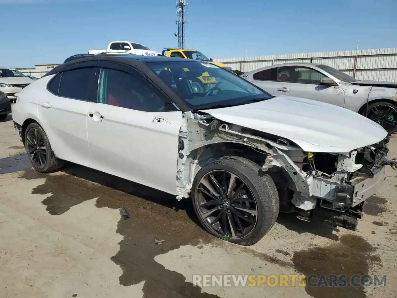 4 Photograph of a damaged car 4T1B61HK9KU736073 TOYOTA CAMRY 2019