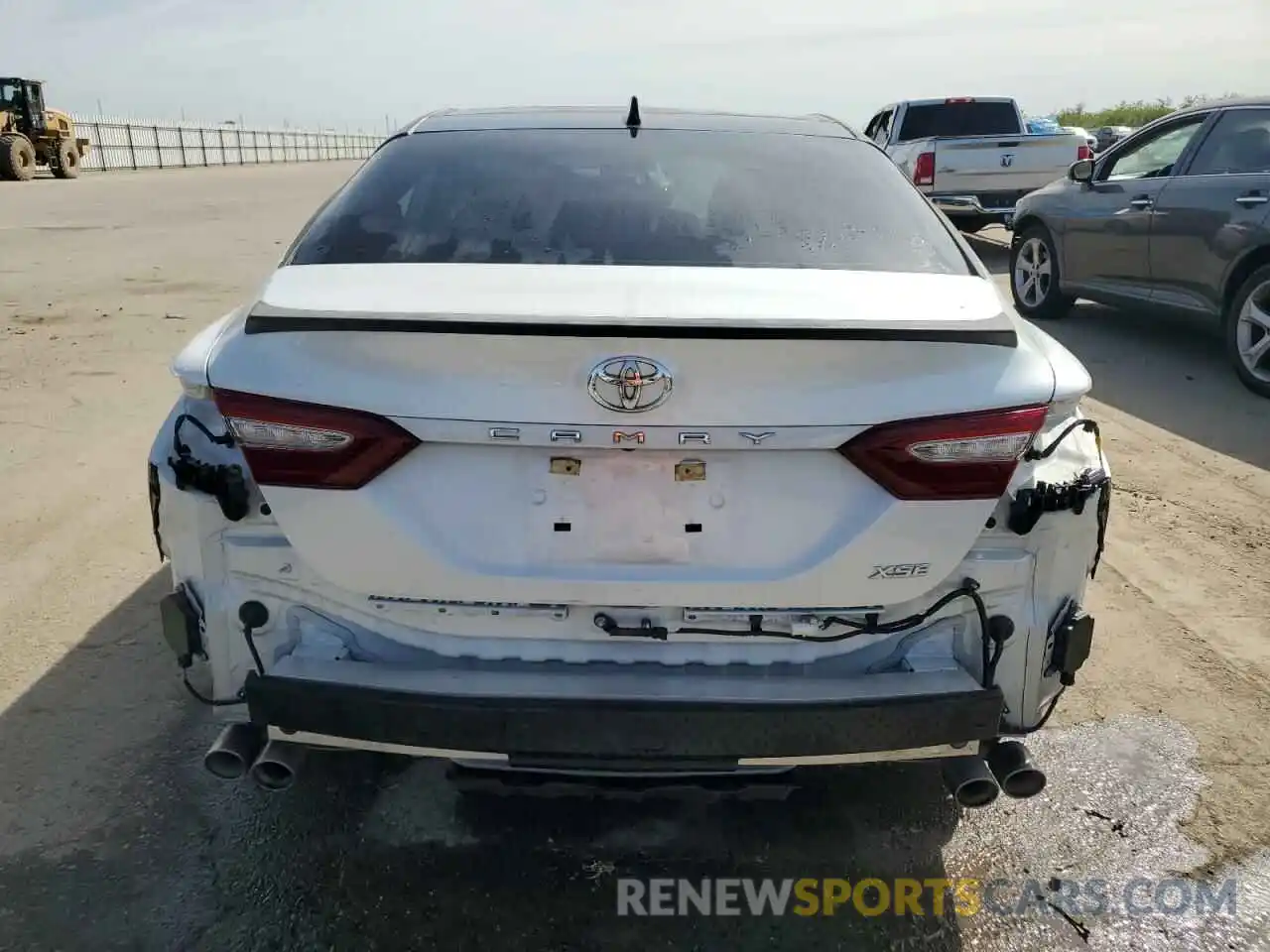 6 Photograph of a damaged car 4T1B61HK9KU736073 TOYOTA CAMRY 2019