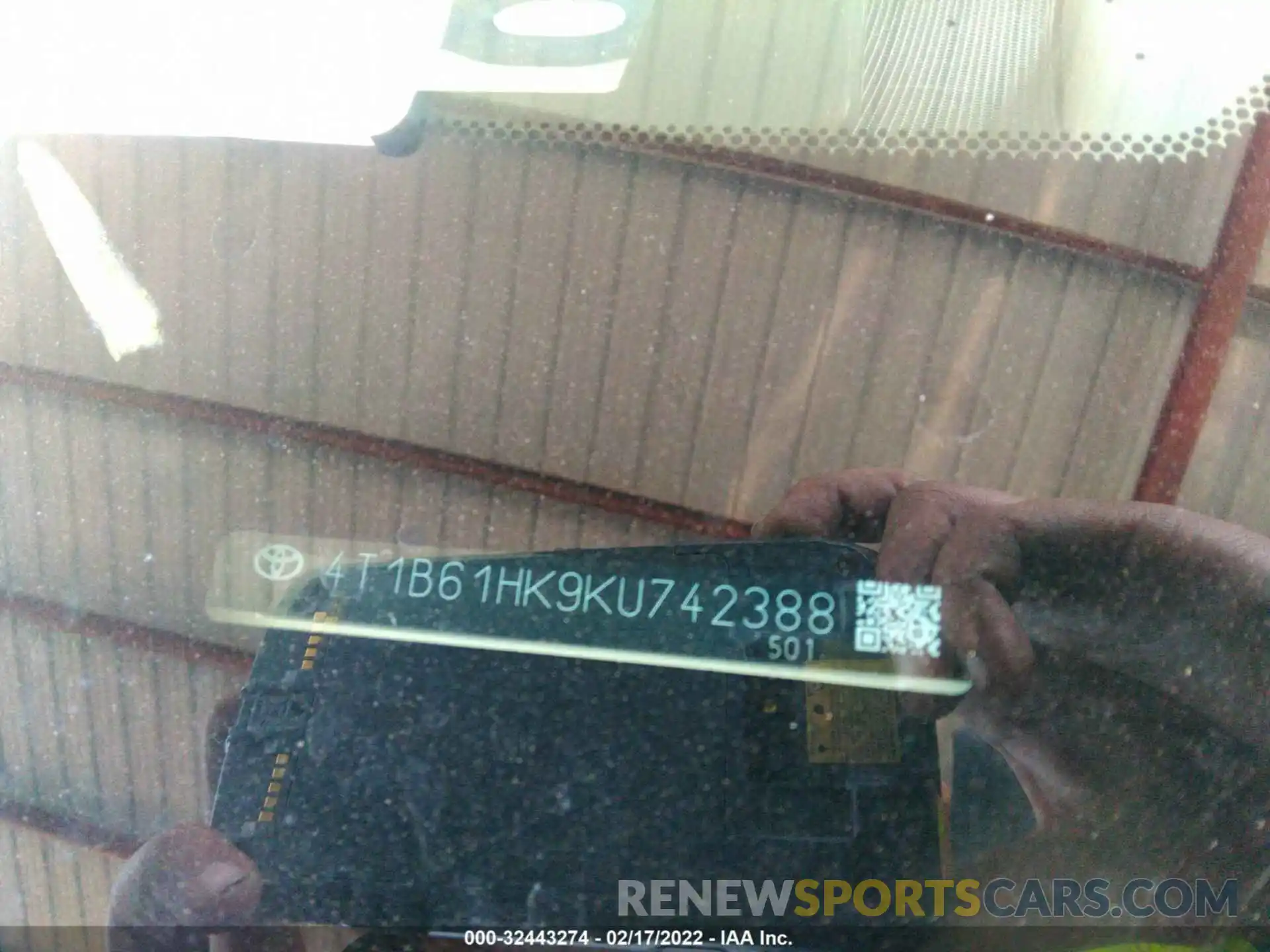 9 Photograph of a damaged car 4T1B61HK9KU742388 TOYOTA CAMRY 2019