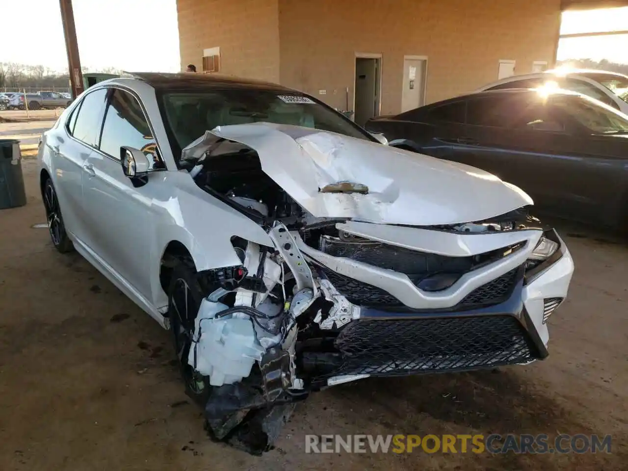 1 Photograph of a damaged car 4T1B61HK9KU747252 TOYOTA CAMRY 2019