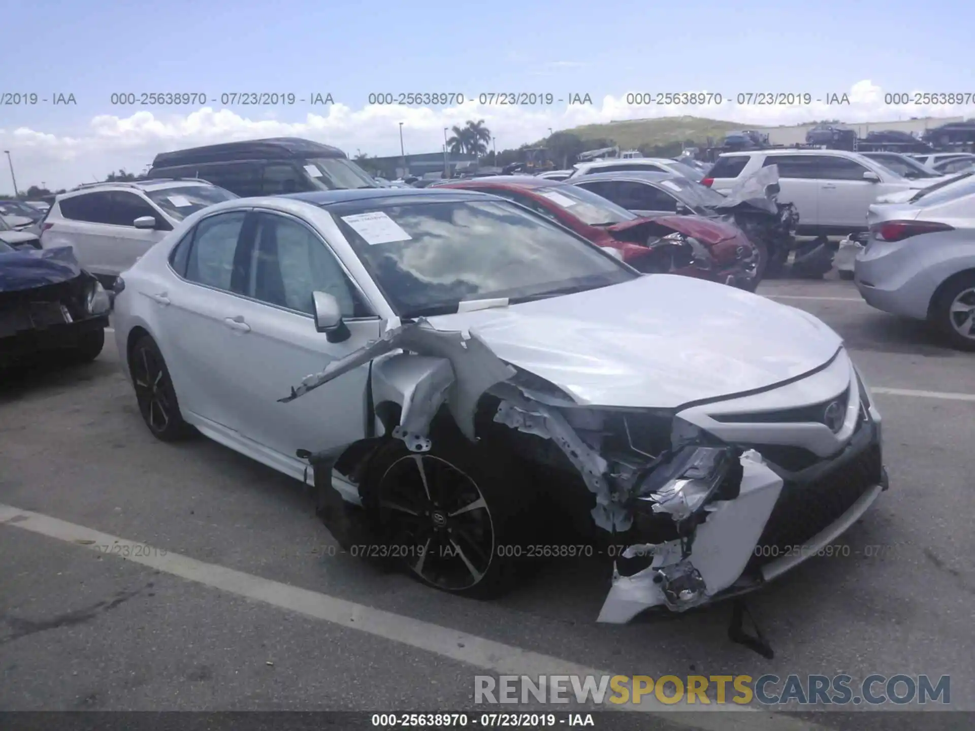 1 Photograph of a damaged car 4T1B61HK9KU749552 TOYOTA CAMRY 2019