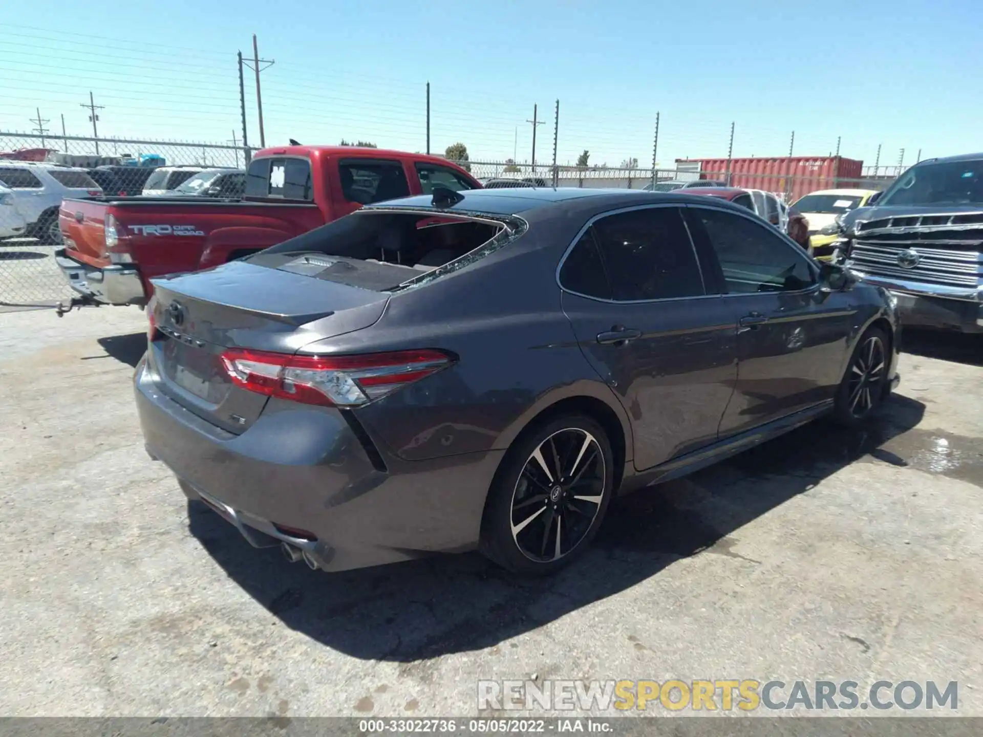 4 Photograph of a damaged car 4T1B61HK9KU781711 TOYOTA CAMRY 2019